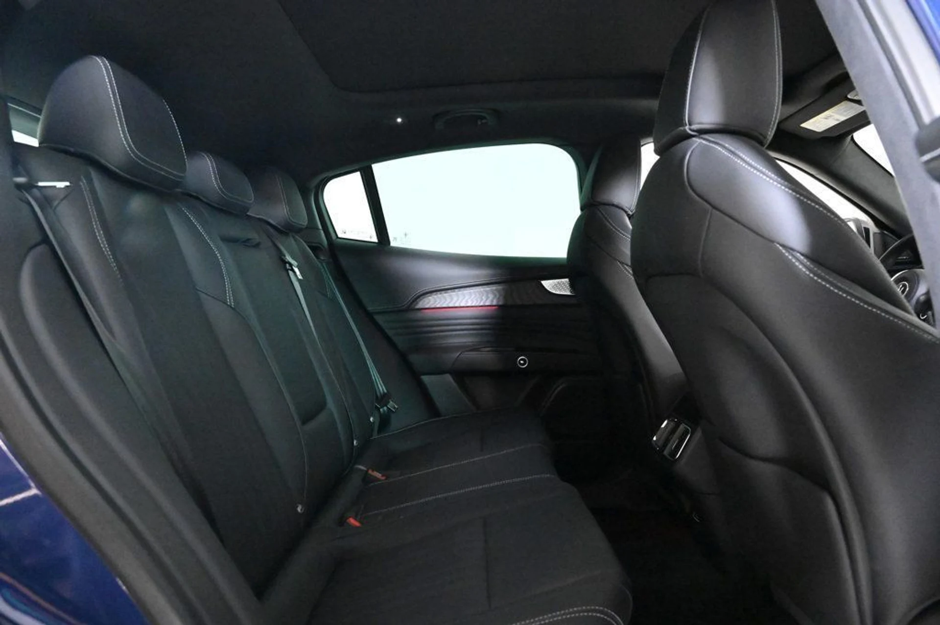 mph017_4261794143_used_2025_maserati_grecale_modena_11350_22967686_17_1024_912124573c