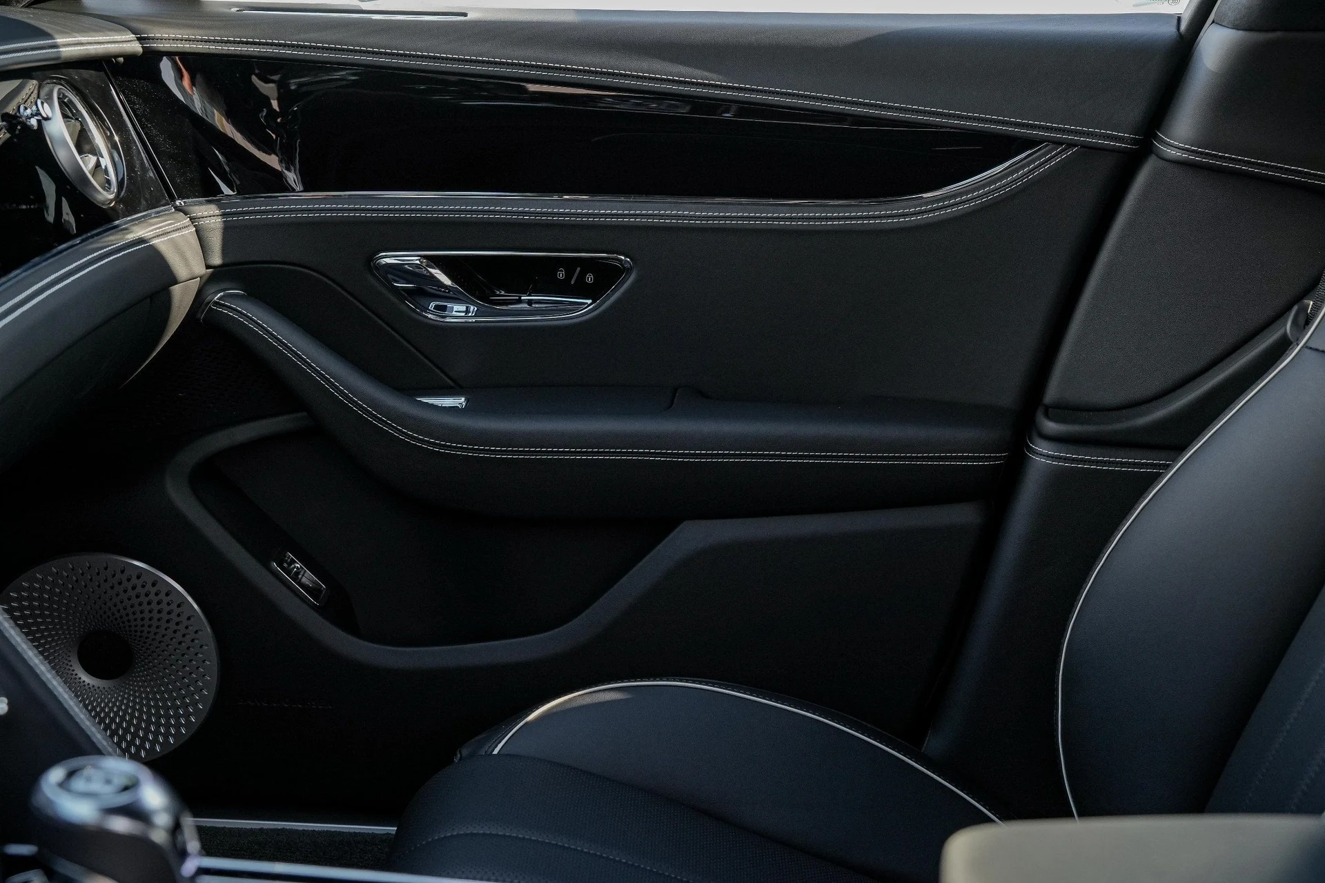 mph017_4269898972_Hi_Tech_Luxury_Imports_LLC_SCBBP_6_ZG_7_TC_024549_image_17_352a1d1992