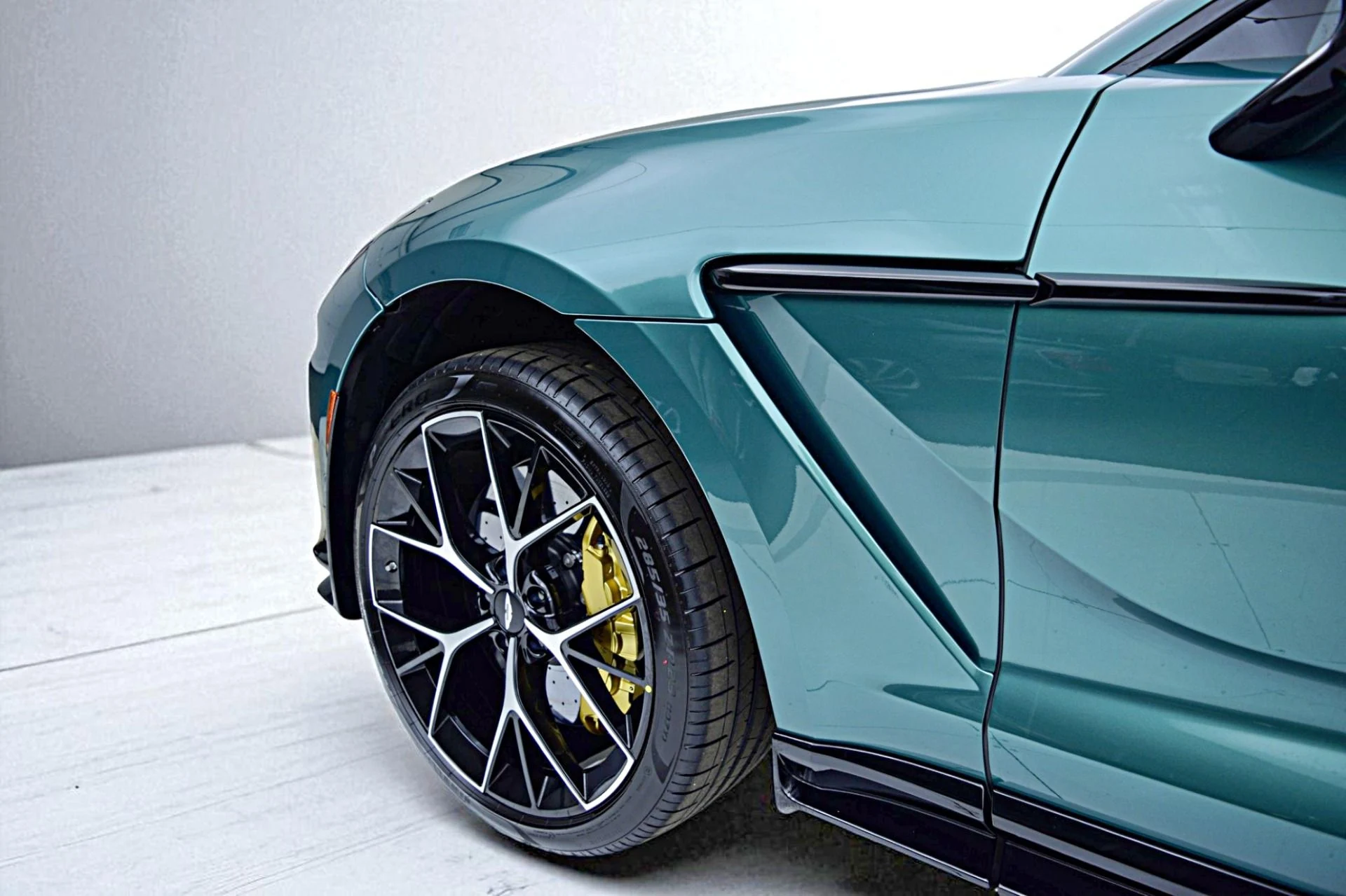 mph017_4270177392_New_2025_Aston_Martin_DBX_707_ee6d8491a0