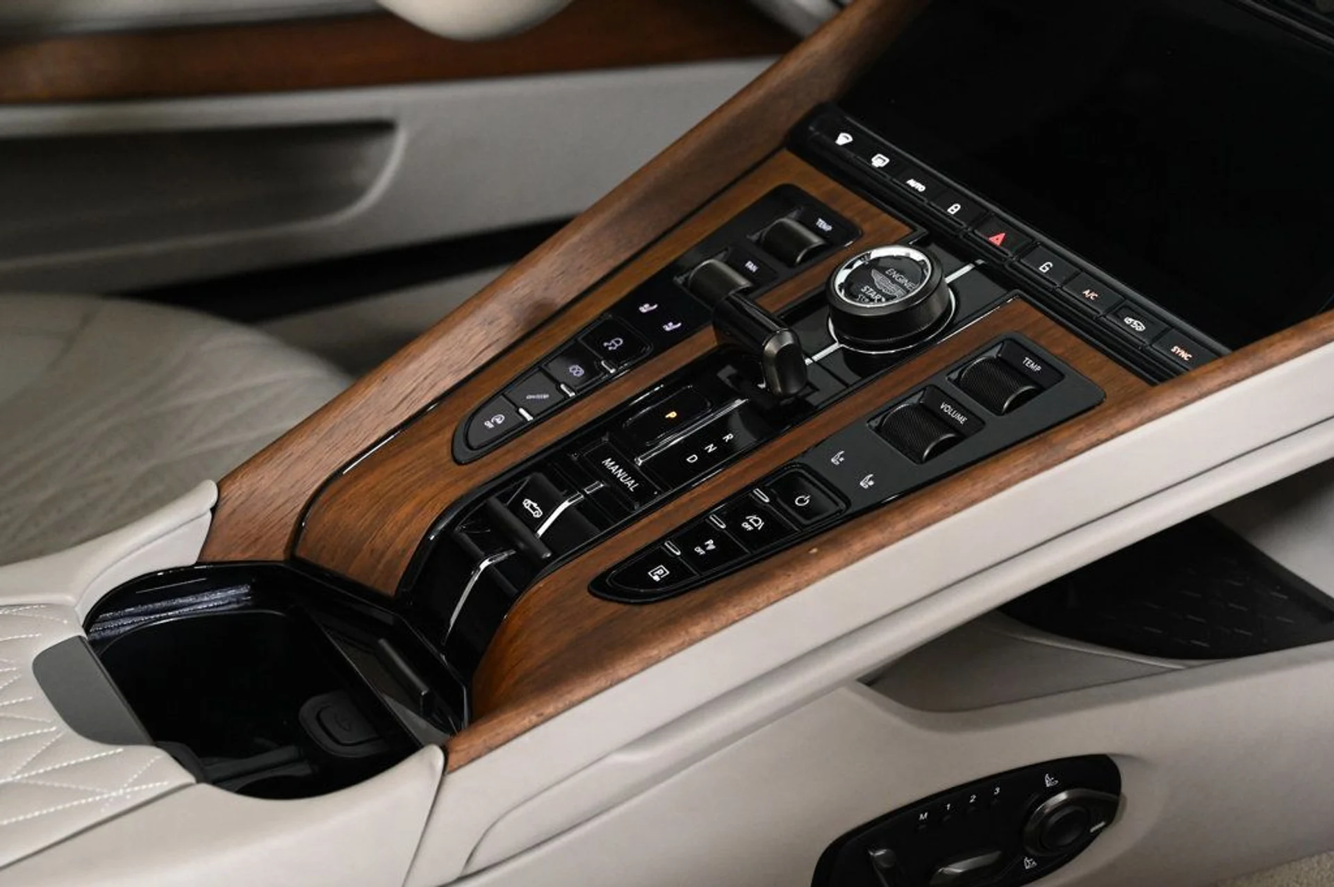 mph017_4272048170_used_2024_aston_martin_db12_volante_11350_22946063_17_1024_732ccec1af