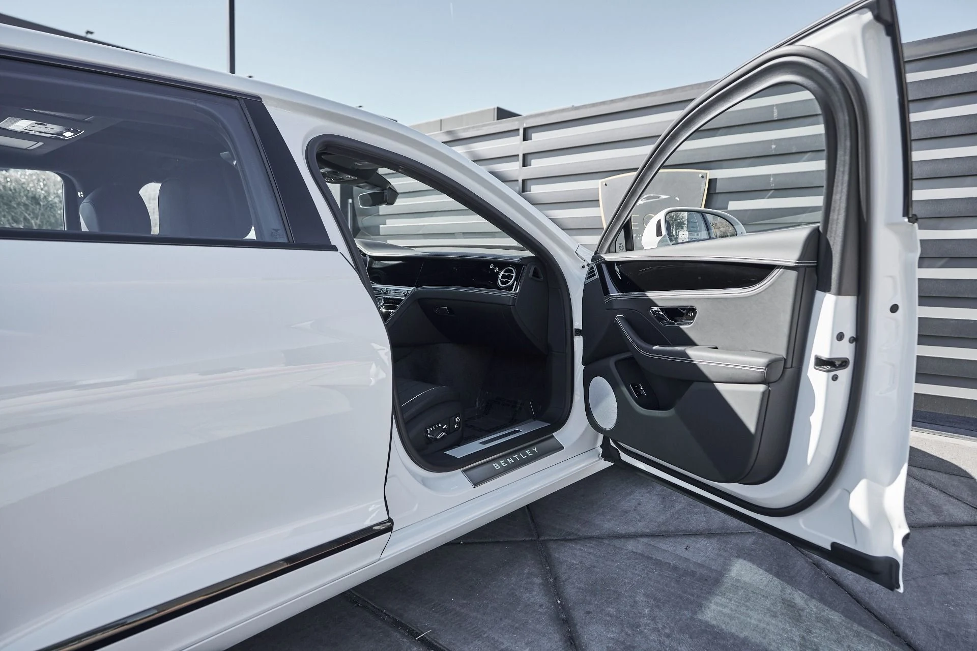 mph017_4278867845_Used_2024_Bentley_Flying_Spur_S_1761779891_aa32e2a267