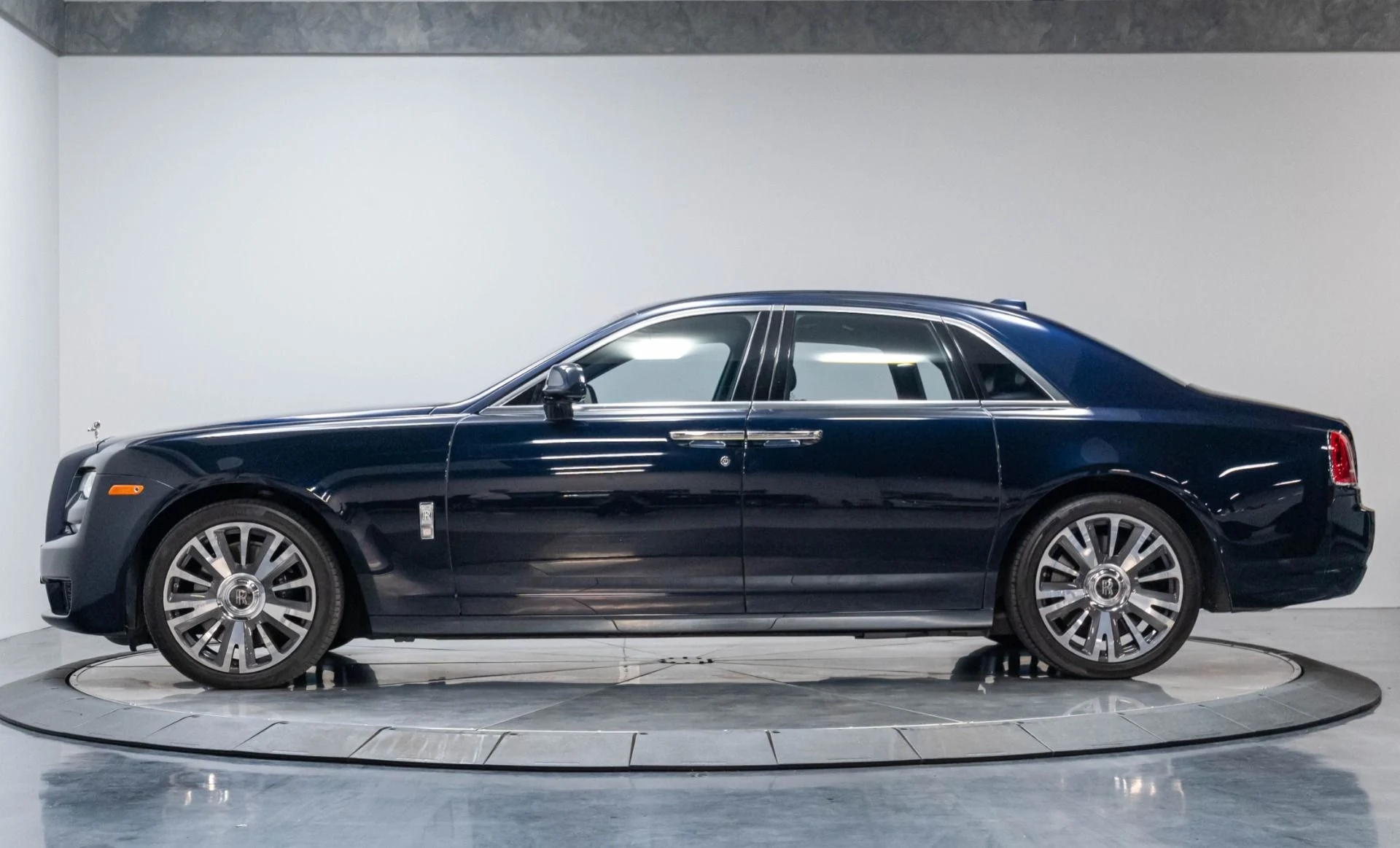 mph017_4285978263_Used_2018_Rolls_Royce_Ghost_Base_1786492649_24ece46da1