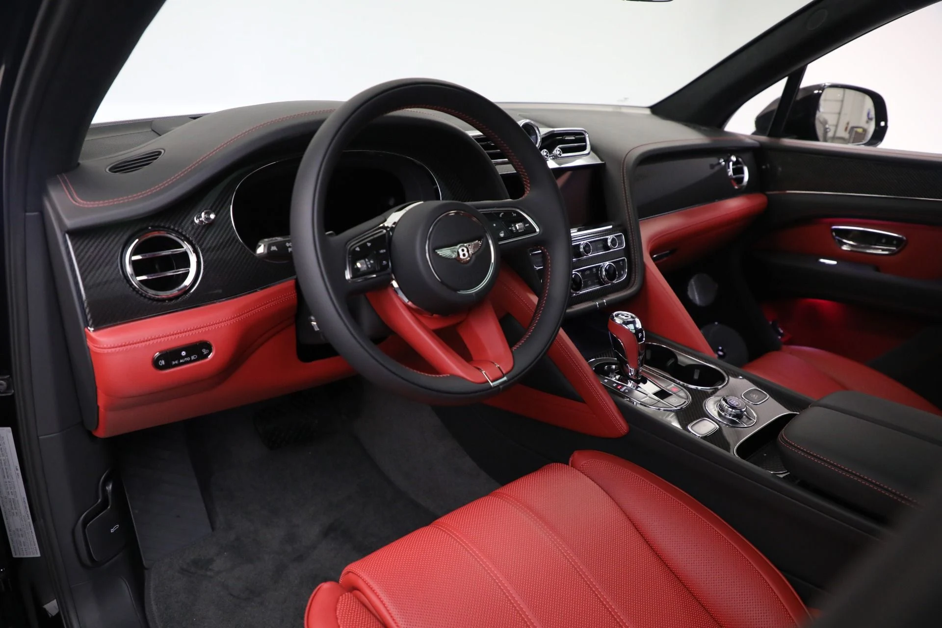 mph017_42899479_New_2025_Bentley_Bentayga_V8_3827b35c2d