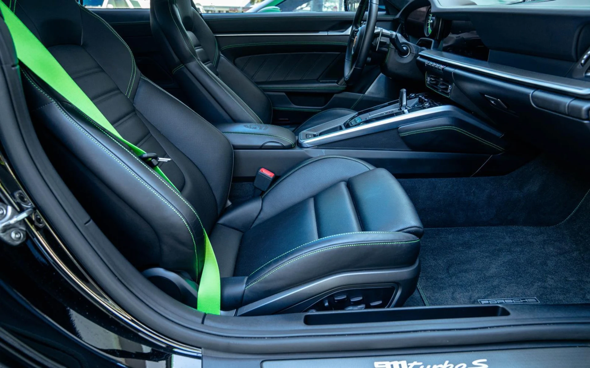 mph017_4291890325_Used_2021_Porsche_911_Turbo_S_1769250104_2520b41e74