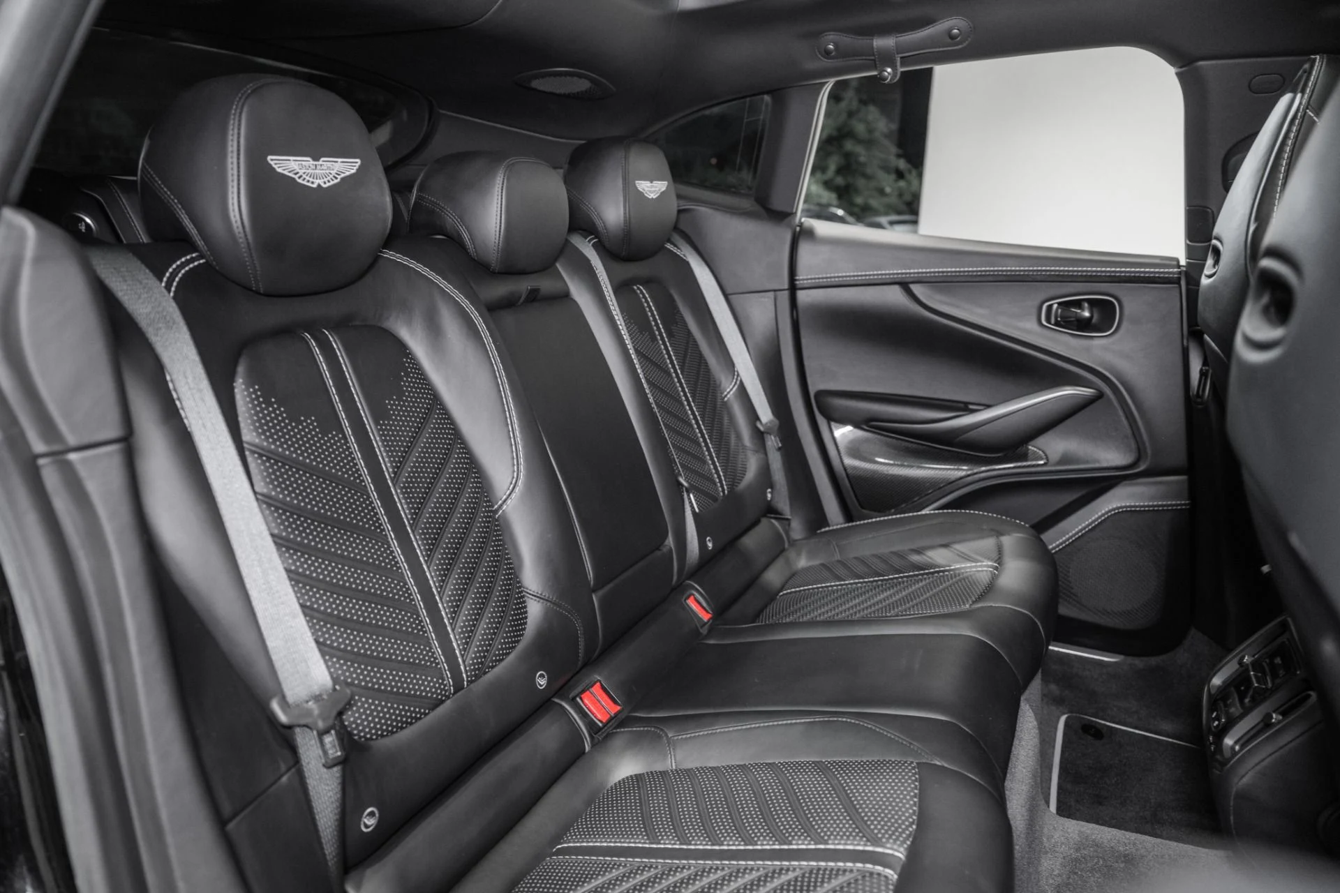 mph017_461766400_New_2023_Aston_Martin_DBX_707_1785777382_1fdad4b79d