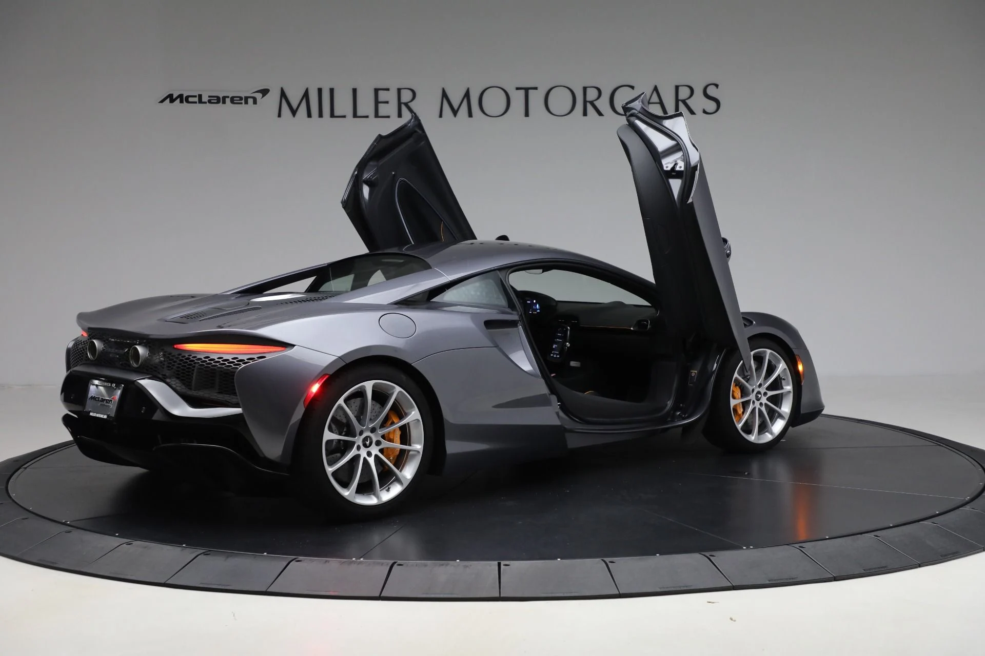 mph017_462406542_Used_2024_Mc_Laren_Artura_Vision_0ff0df3ec2