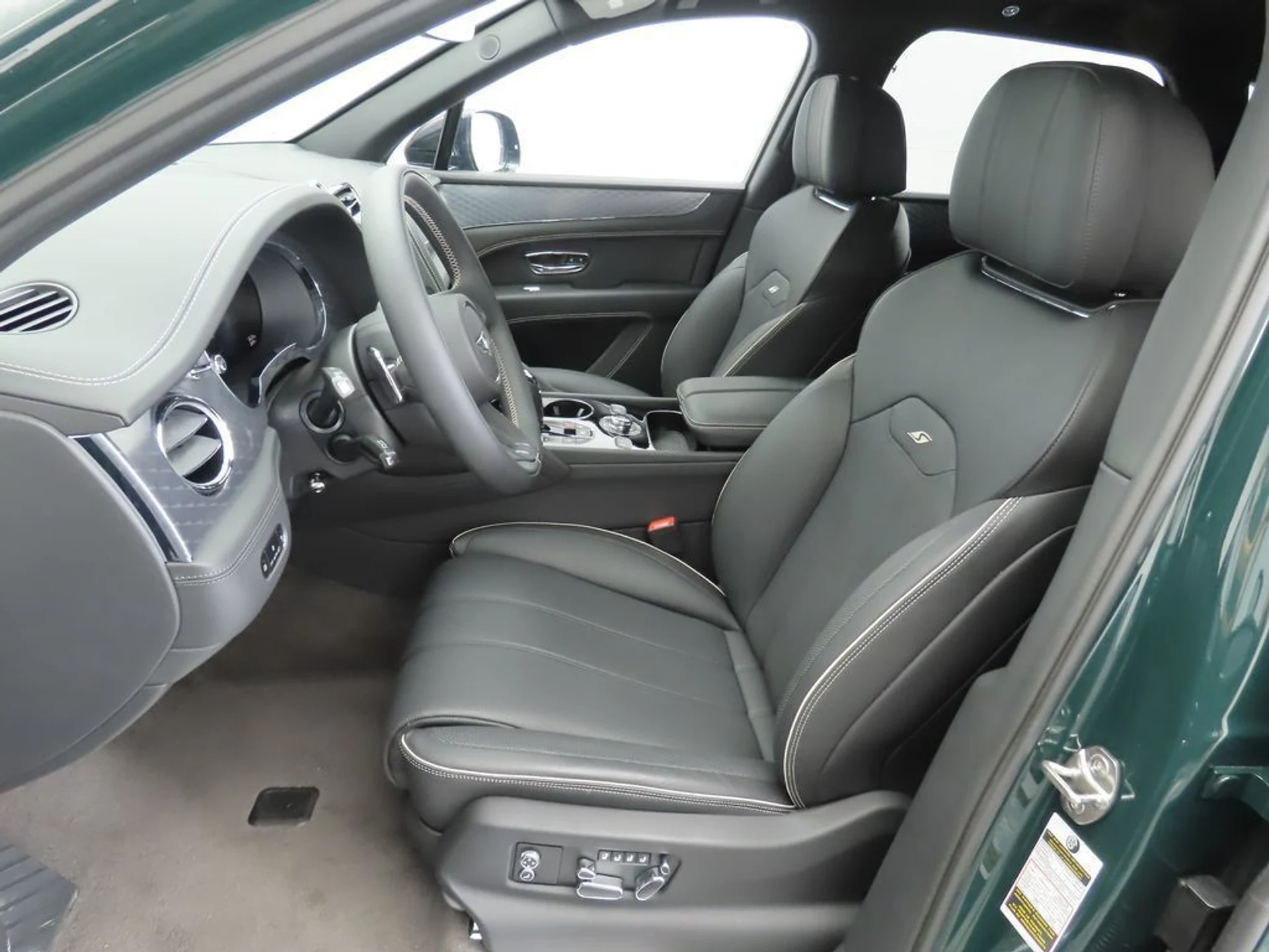 mph017_467020819_used_2025_bentley_bentayga_v8awd_8119_22891854_19_1024_c079e4b0ca