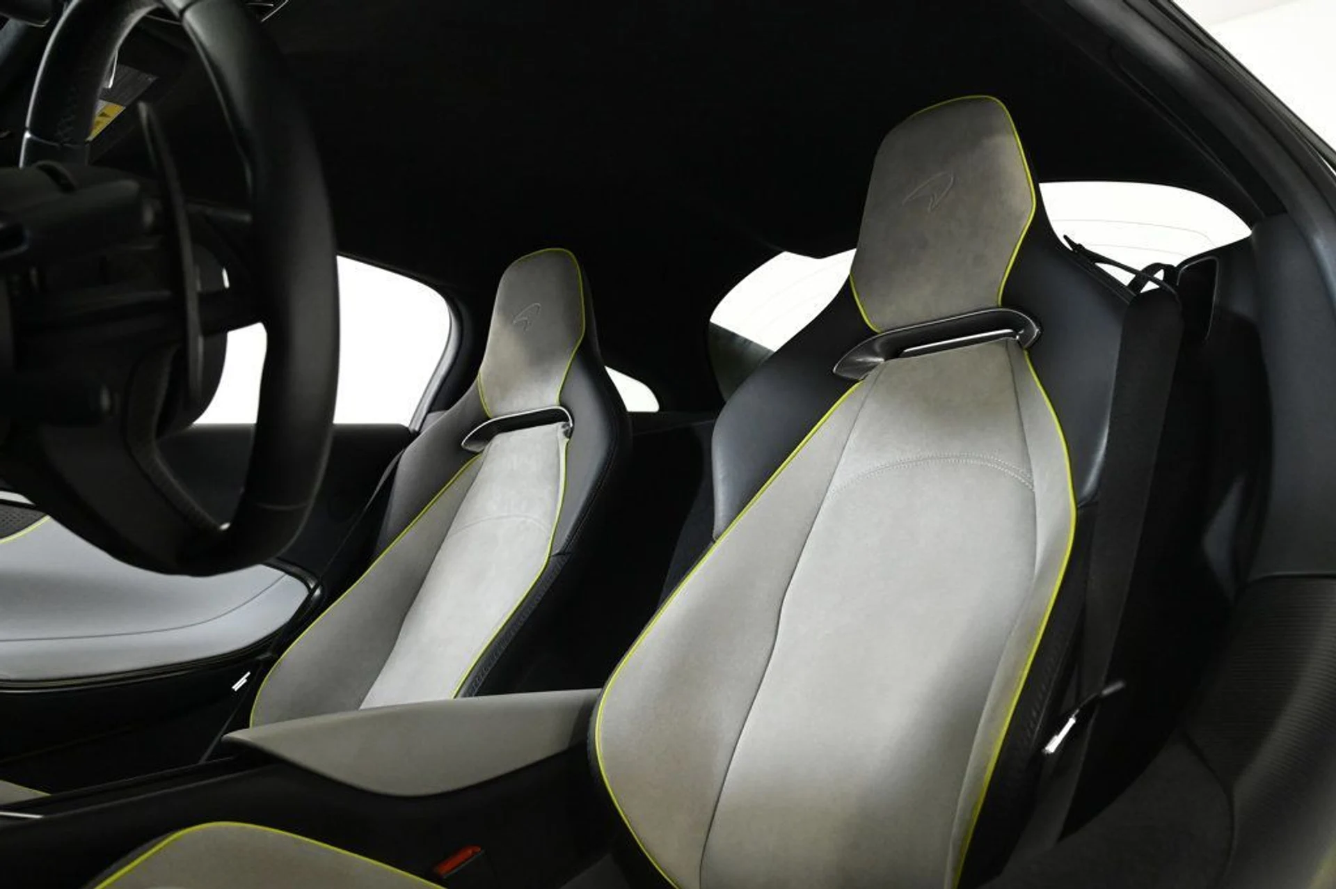 mph017_471582791_used_2023_mclaren_artura_vision_11350_22967572_17_1024_cd49b395b1