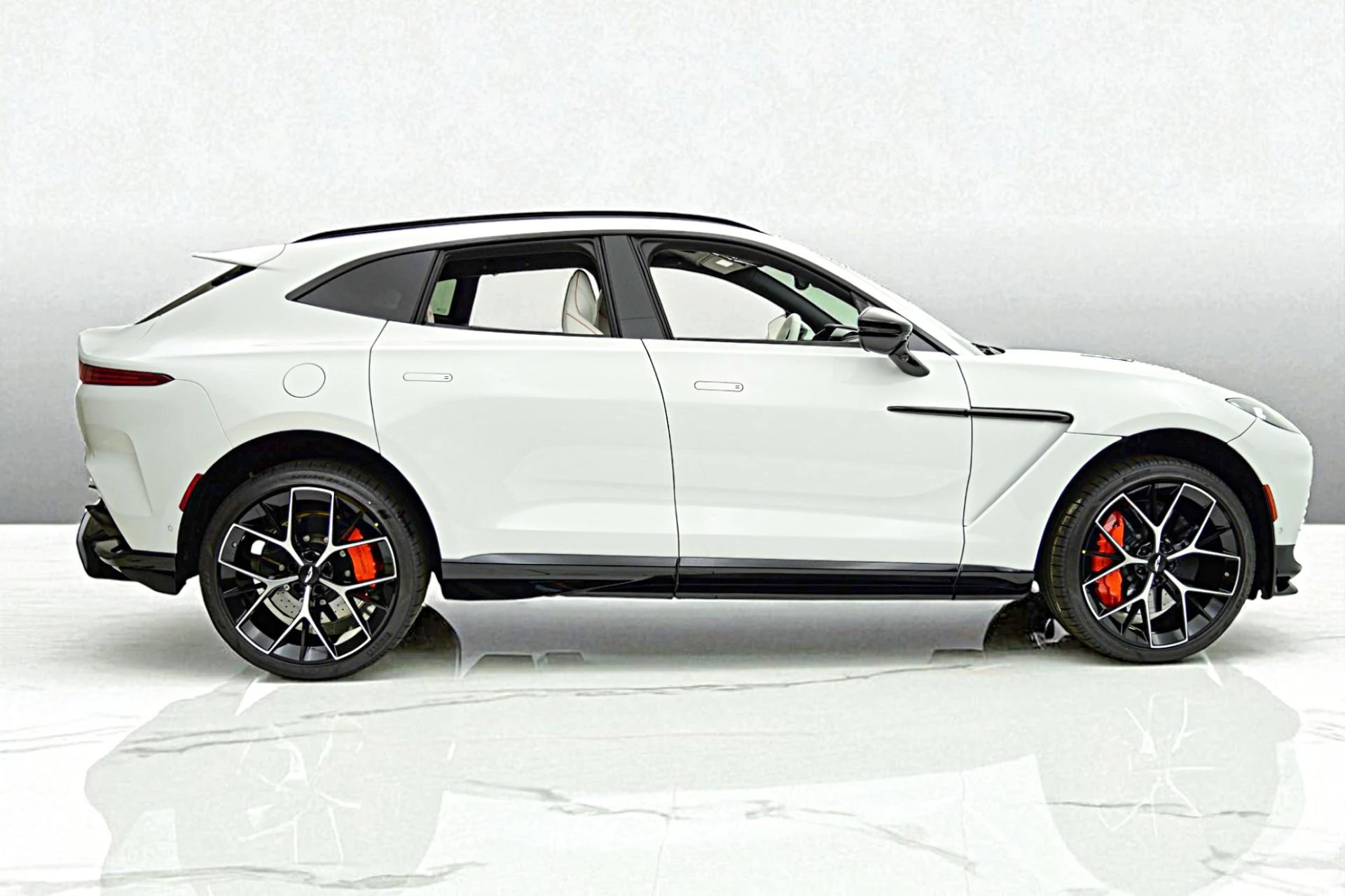 mph017_472738077_New_2025_Aston_Martin_DBX_707_16a5522dd0