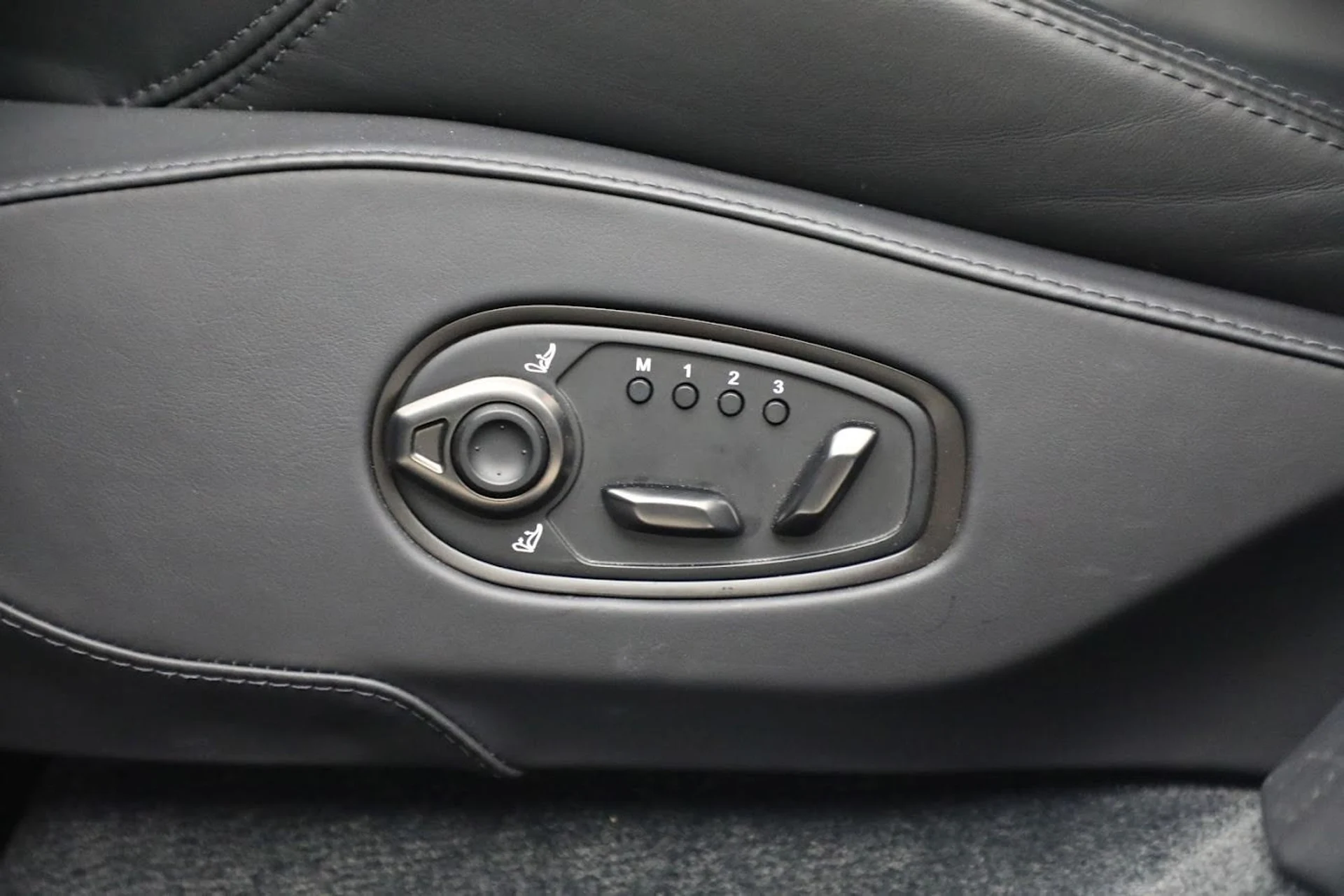 mph017_493135964_Used_2023_Aston_Martin_DBX_707_9c0879f585