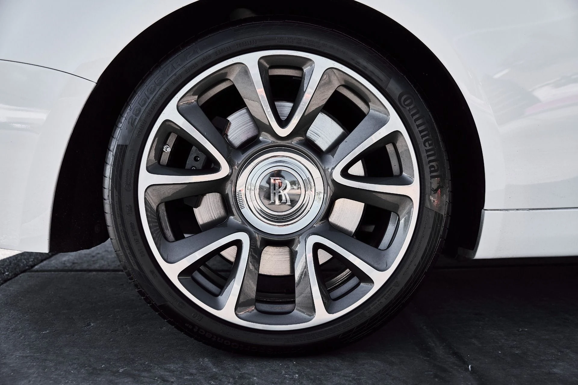 mph017_500735914_Used_2020_Rolls_Royce_Wraith_Base_1775285134_e35089e40d