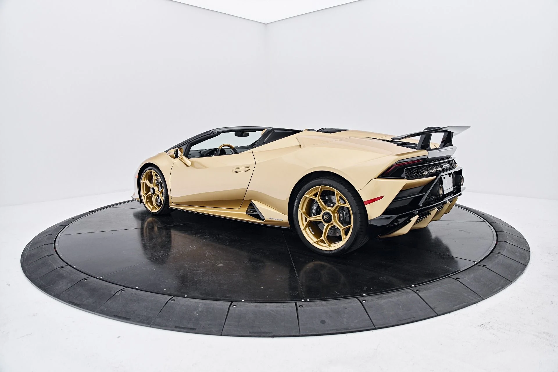 mph017_504845559_Used_2022_Lamborghini_Huracan_EVO_Base_1791315862_4e7629f74d