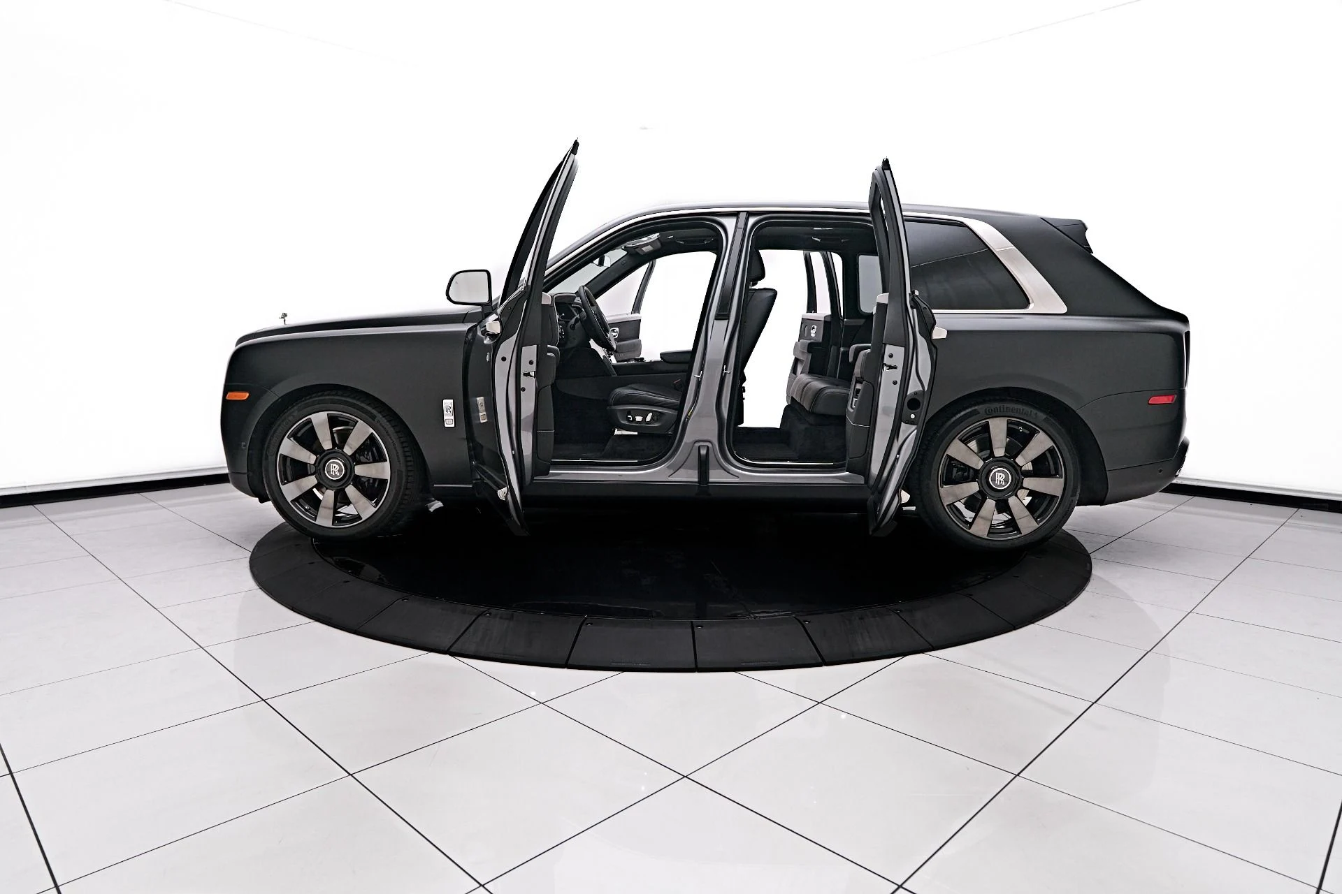 mph017_519016873_Used_2023_Rolls_Royce_Cullinan_Base_1754606865_ef06007b9d