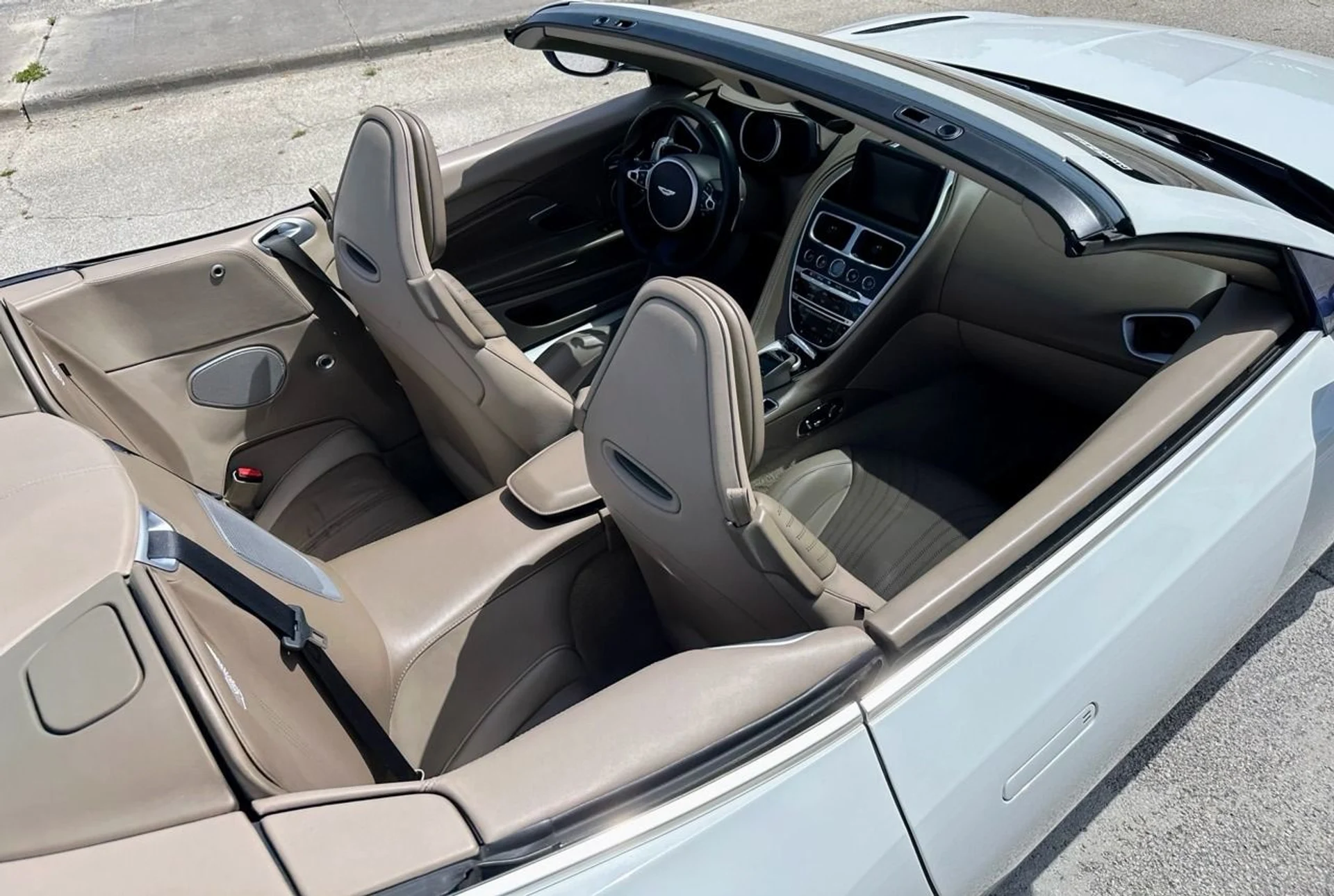 mph017_521577696_Used_2019_Aston_Martin_DB_11_Volante_1768416503_6bbe8f28a9
