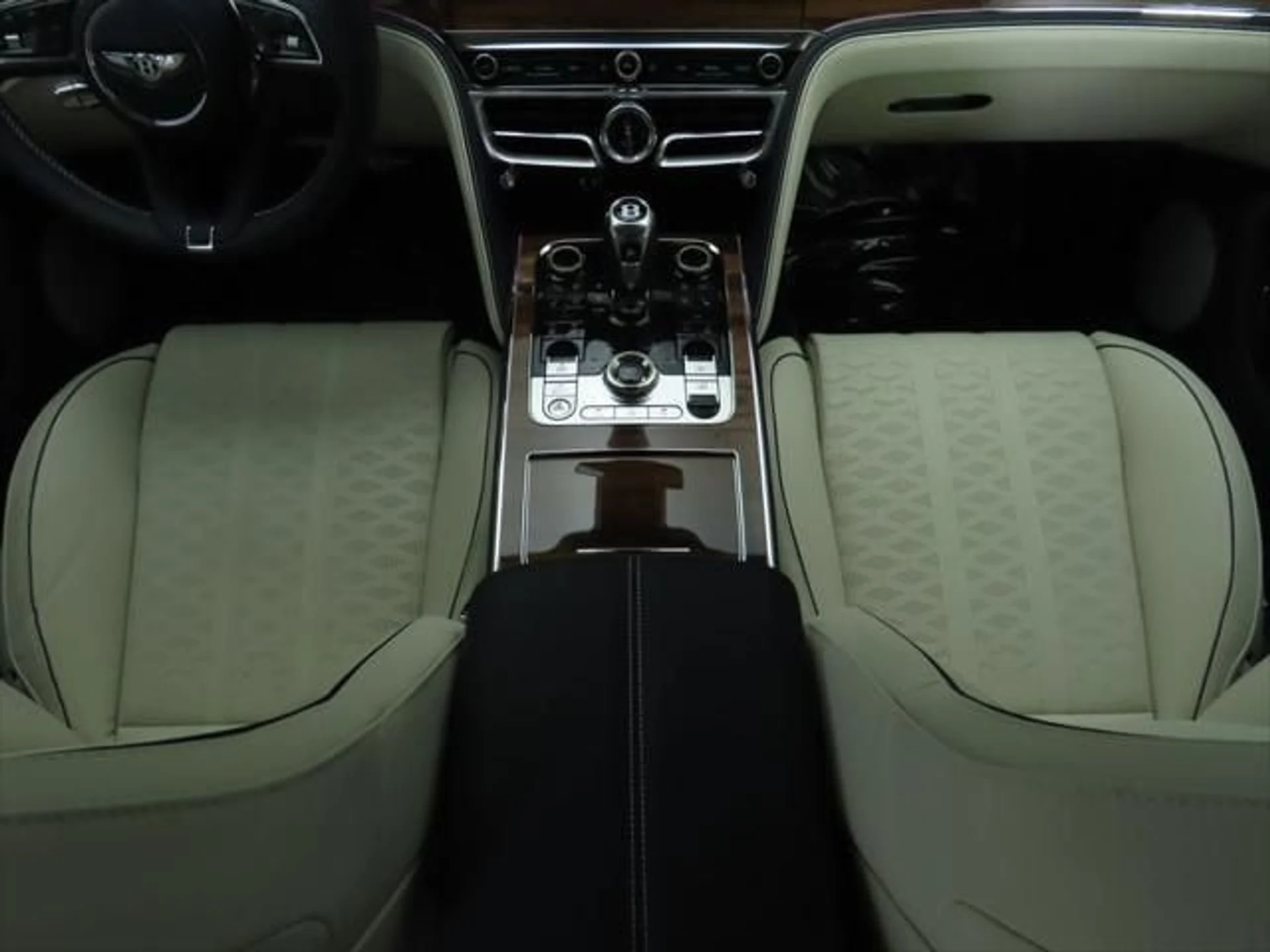 mph017_532644808_used_2025_bentley_flying_spur_speedsedan_8119_23006169_18_640_1a58be763d