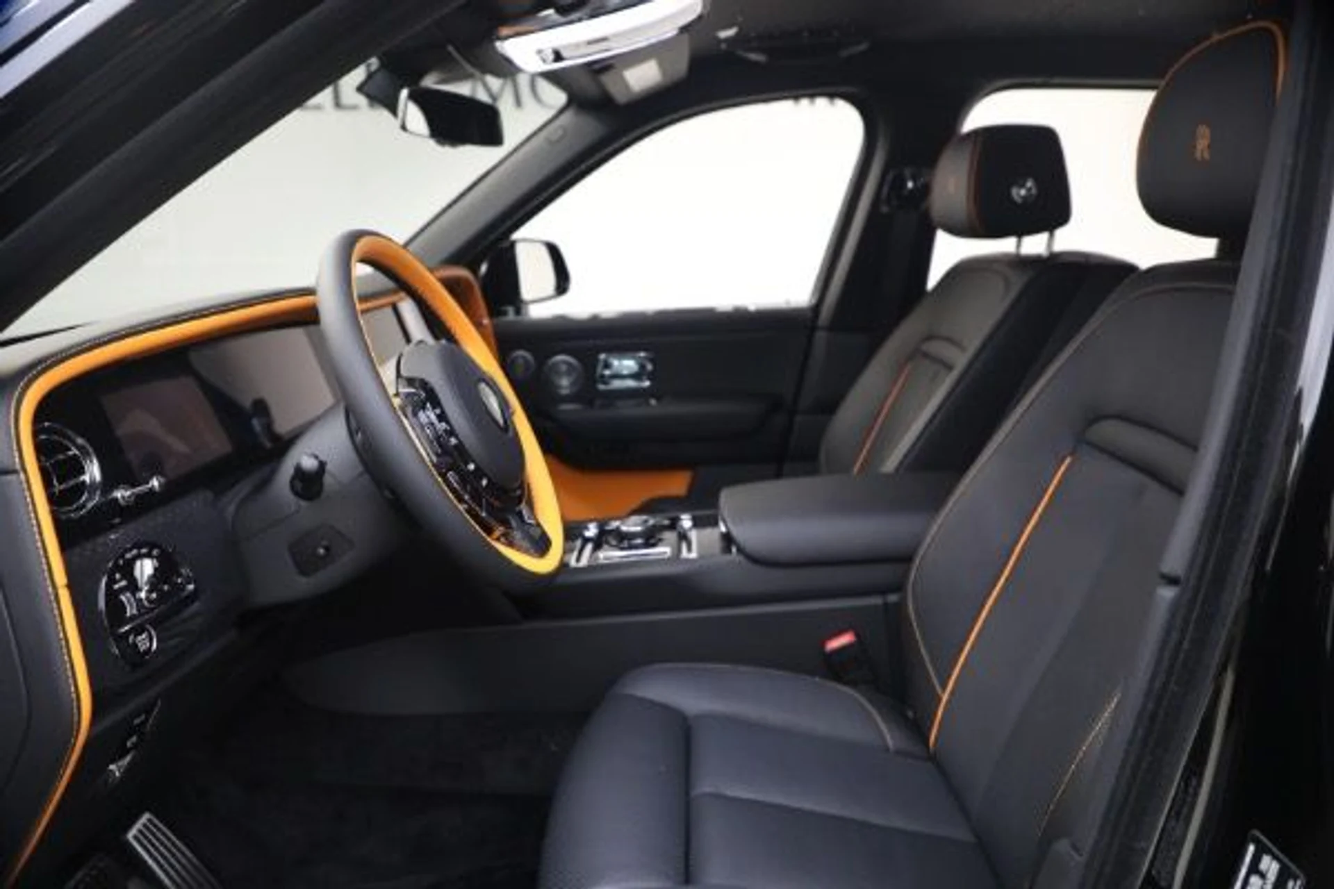 mph017_534628122_Used_2026_Rolls_Royce_Black_Badge_Cullinan_8d0416371a