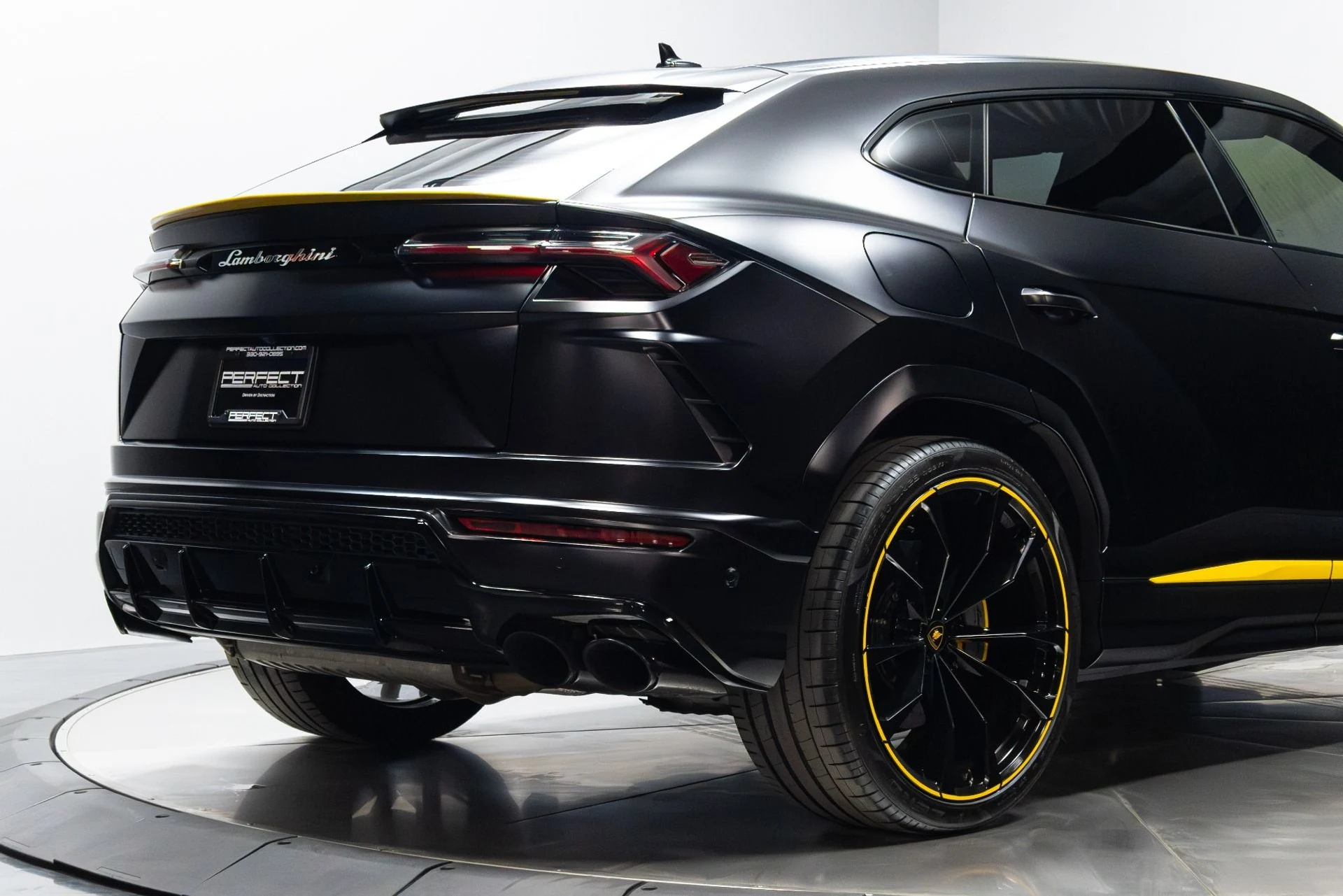 mph017_535705389_Used_2022_Lamborghini_Urus_Graphite_Capsule_1775757245_66c7043236