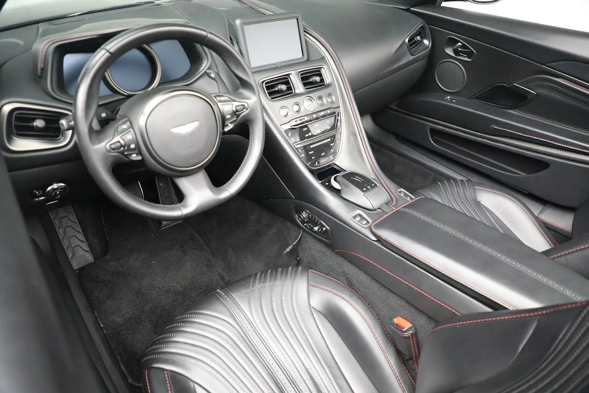 mph017_544068556_Used_2019_Aston_Martin_DB_11_Volante_ce41a53684