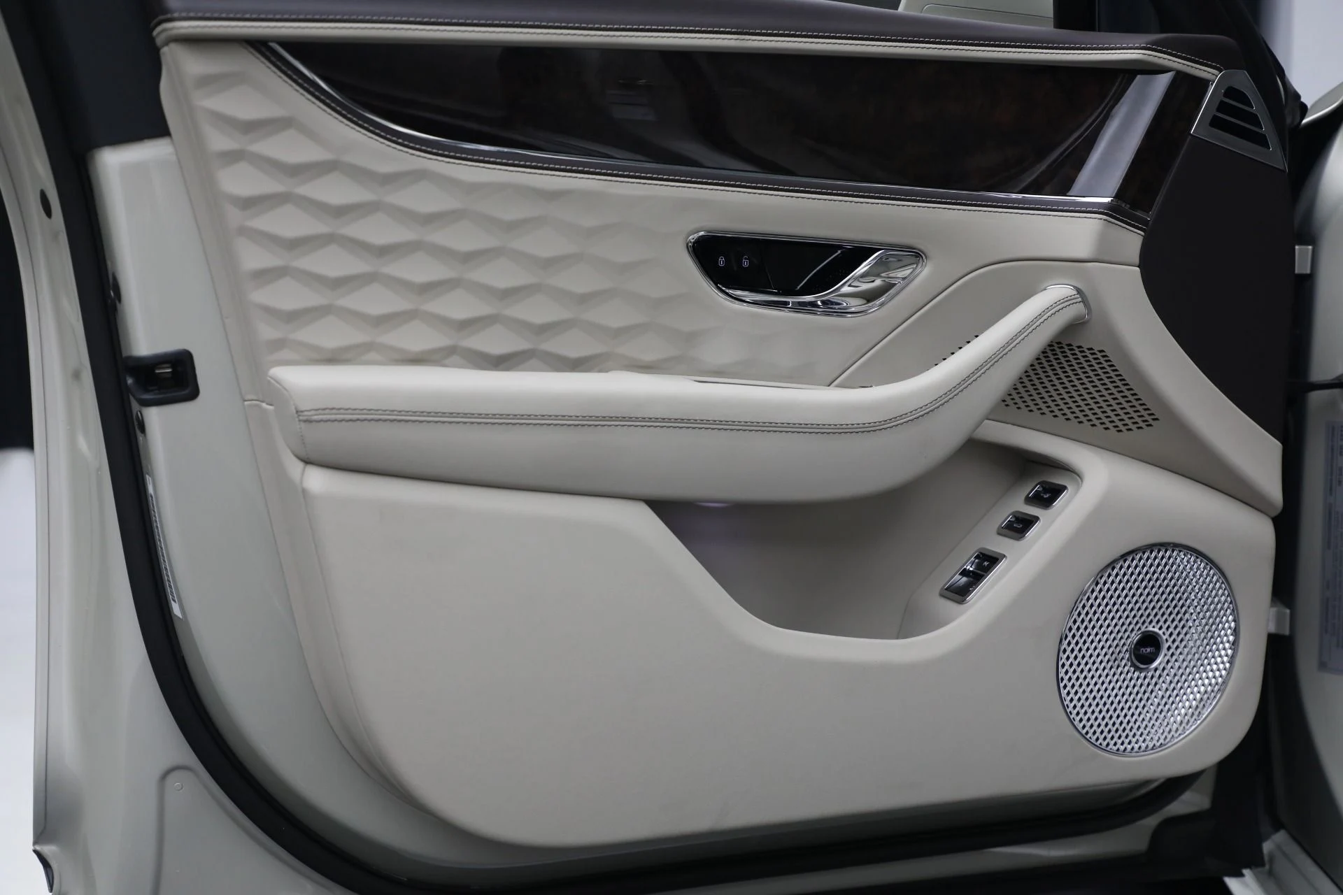 mph017_555508402_New_2025_Bentley_Flying_Spur_Speed_fde2fb5ad4