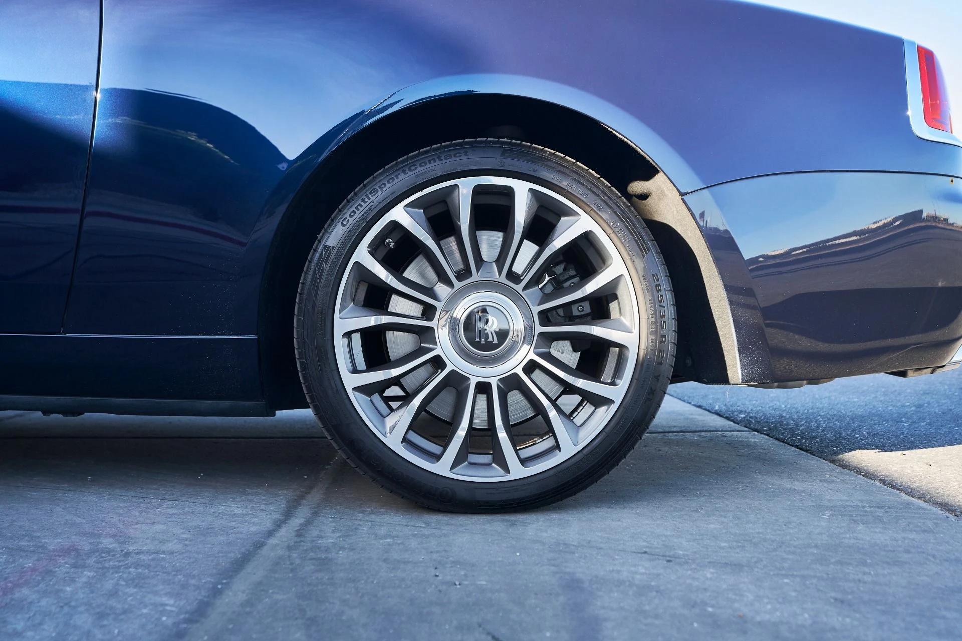 mph017_558552095_Used_2018_Rolls_Royce_Dawn_1764124338_2875c7c08d