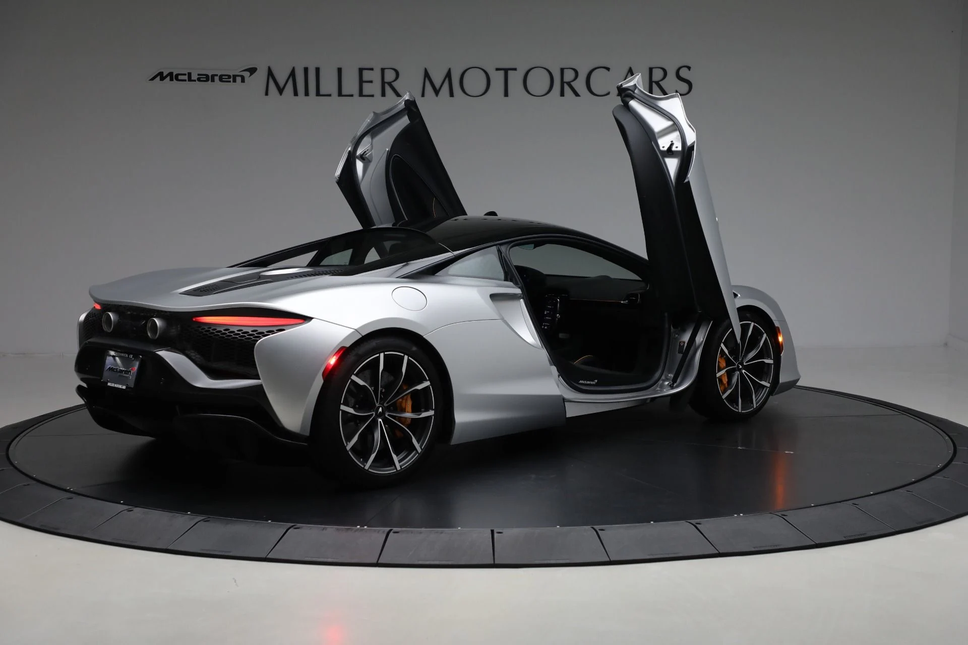 mph017_562532420_Used_2023_Mc_Laren_Artura_Vision_557ff177df