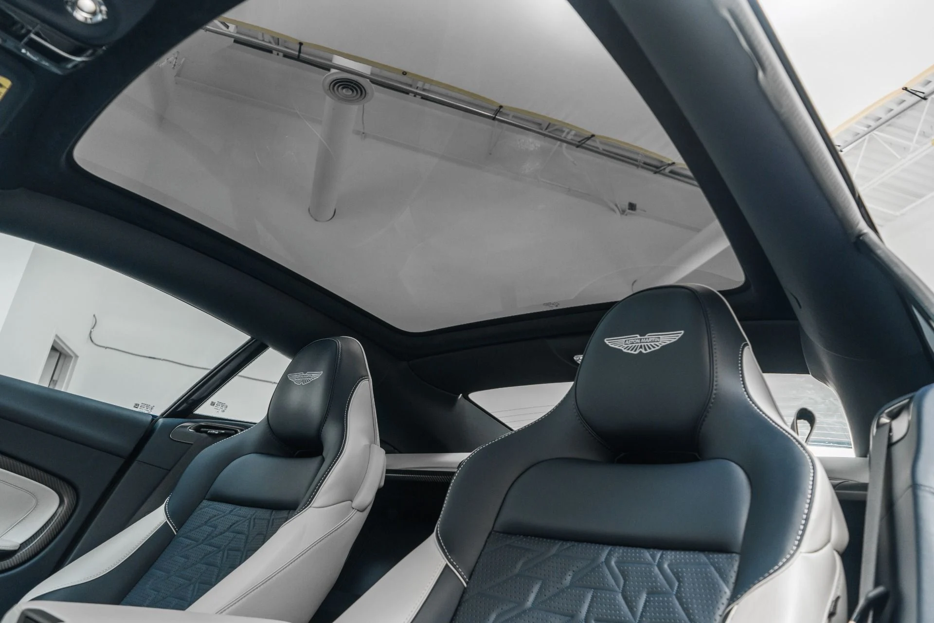 mph017_572579857_Used_2025_Aston_Martin_Vanquish_552_K_MSRP_Titanium_Exhaust_Interior_Carbon_Pack_1772060483_684bdffa97