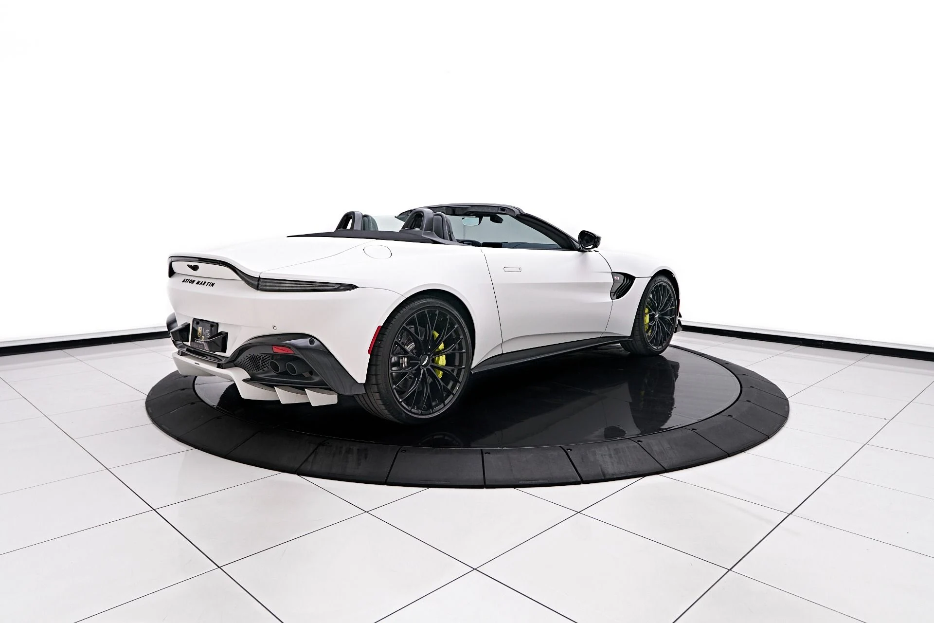 mph017_578096615_Used_2023_Aston_Martin_Vantage_F1_Edition_1754013179_859980877e