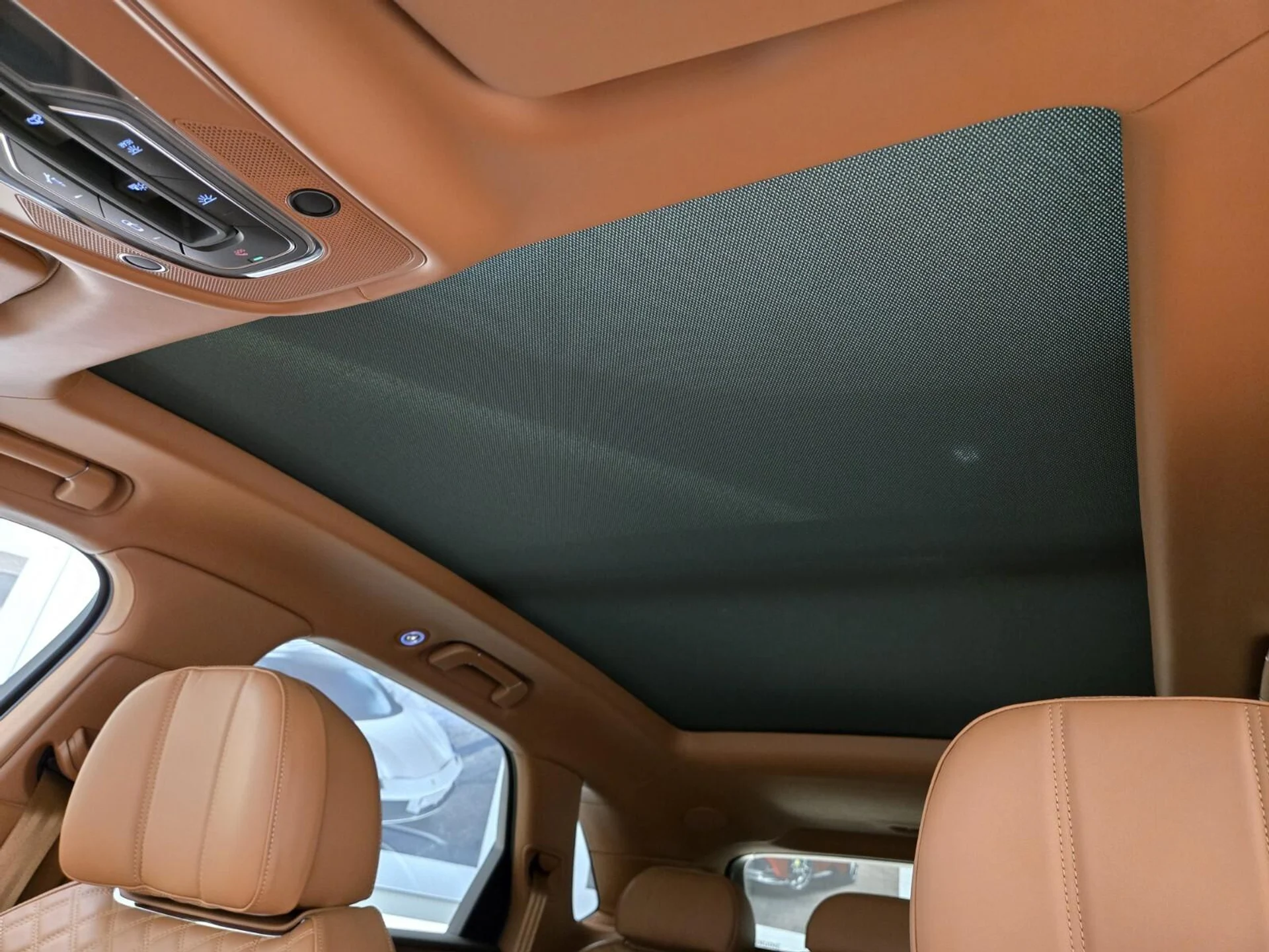 mph017_58018225_Used_2022_Bentley_Bentayga_V8_1766558883_0c8e39a315