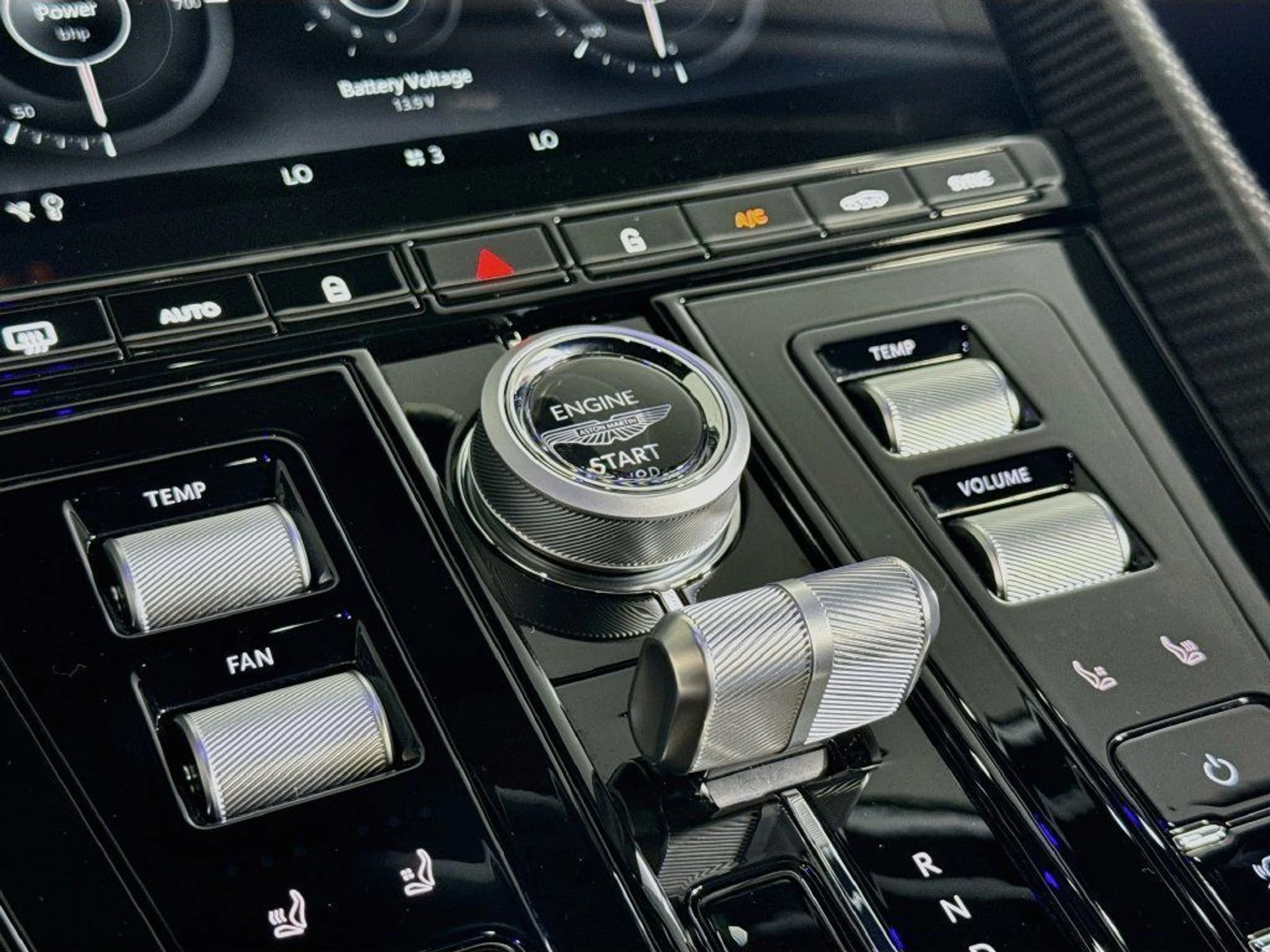 mph017_594753449_new_2026_aston_martin_db12_volante_11350_23082922_19_1024_a74bb29626