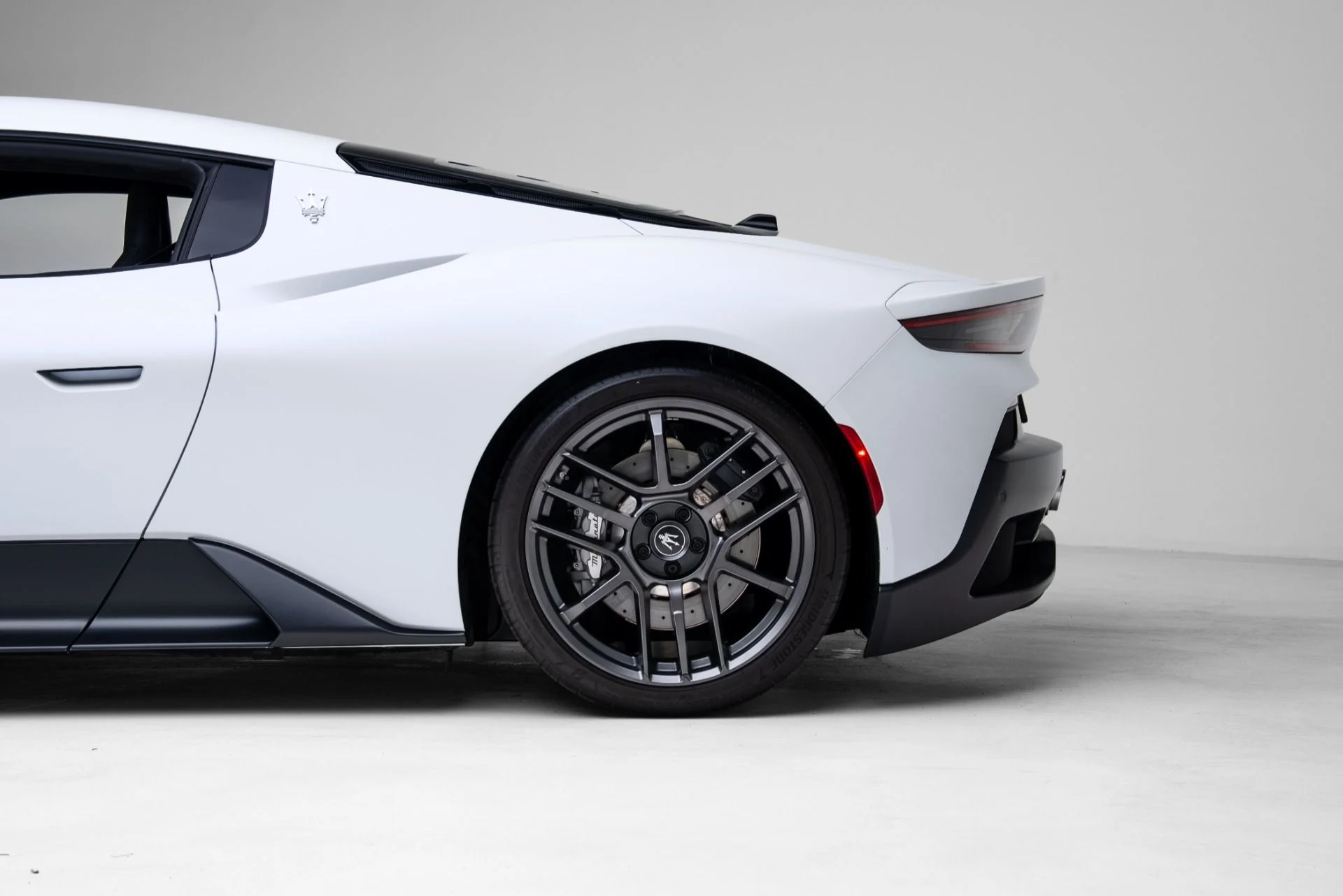 mph017_603122347_Used_2023_Maserati_MC_20_1771372792_be6166b32c