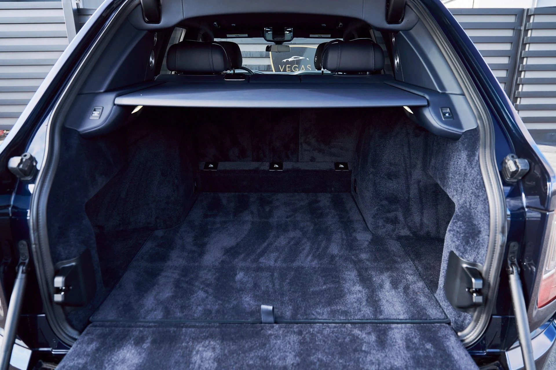 mph017_603134510_Used_2022_Rolls_Royce_Cullinan_Base_1767400065_6f43b61e64