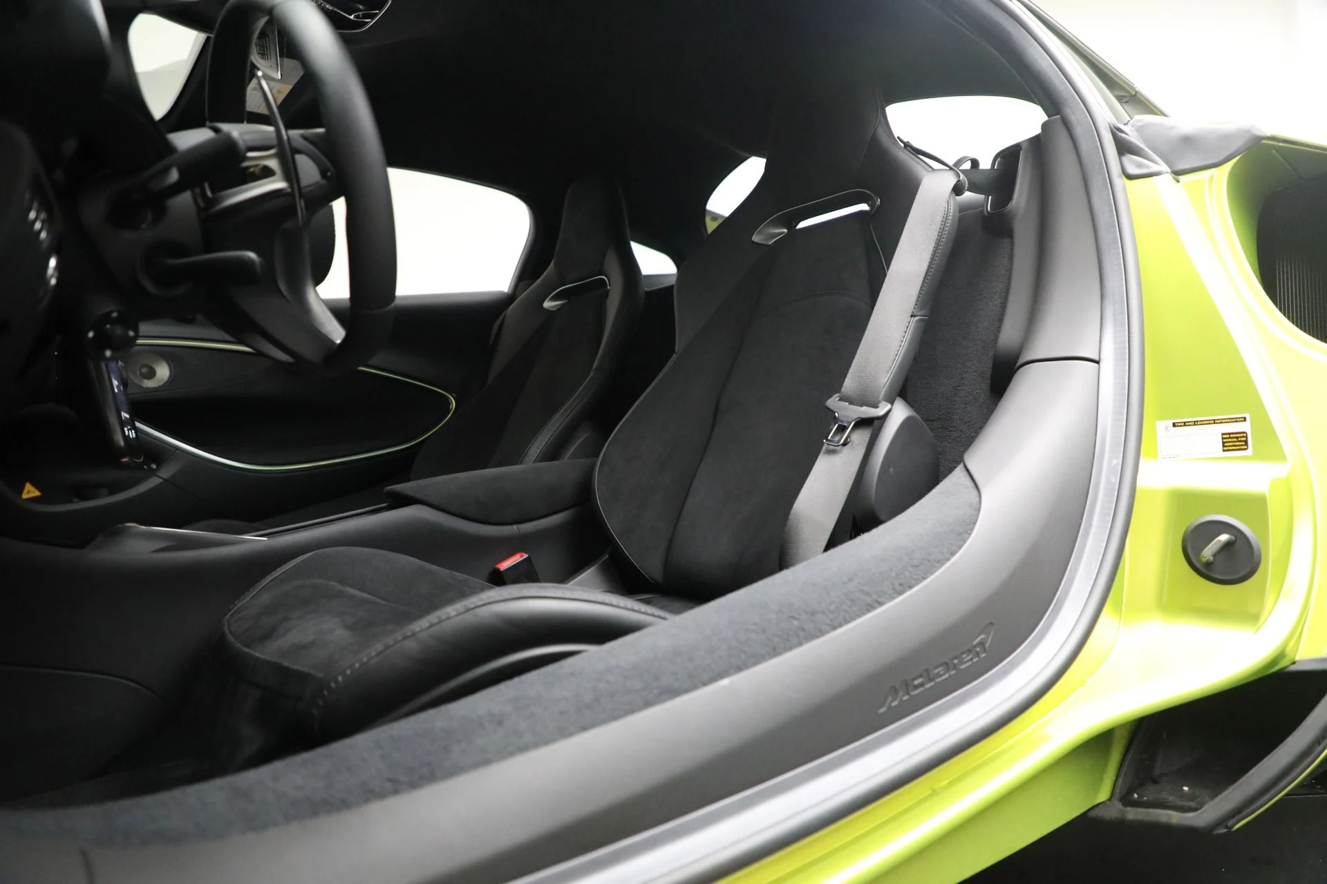 mph017_619784600_Used_2024_Mc_Laren_Artura_Performance_77171393b8