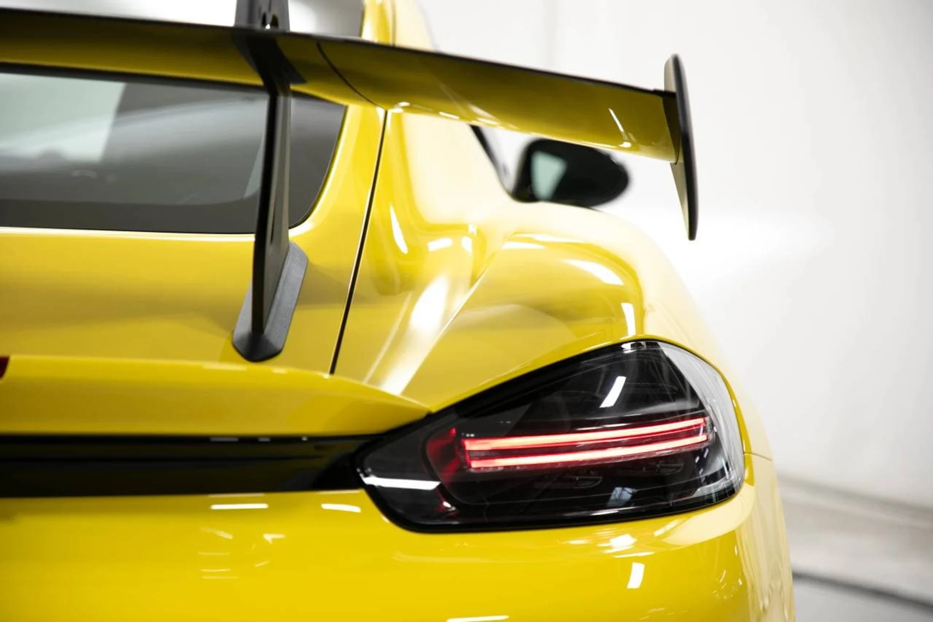 mph017_628370110_5e3295d7fae3ae84a5adab0237578abax_b435fe9589