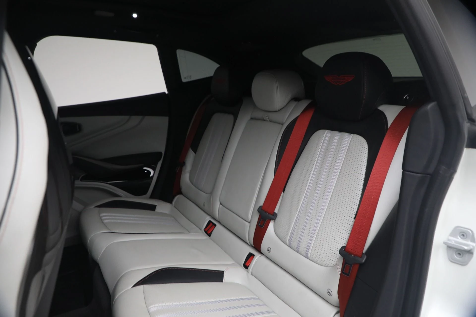 mph017_635993440_Used_2025_Aston_Martin_DBX_707_1773871461_d44d6616e3