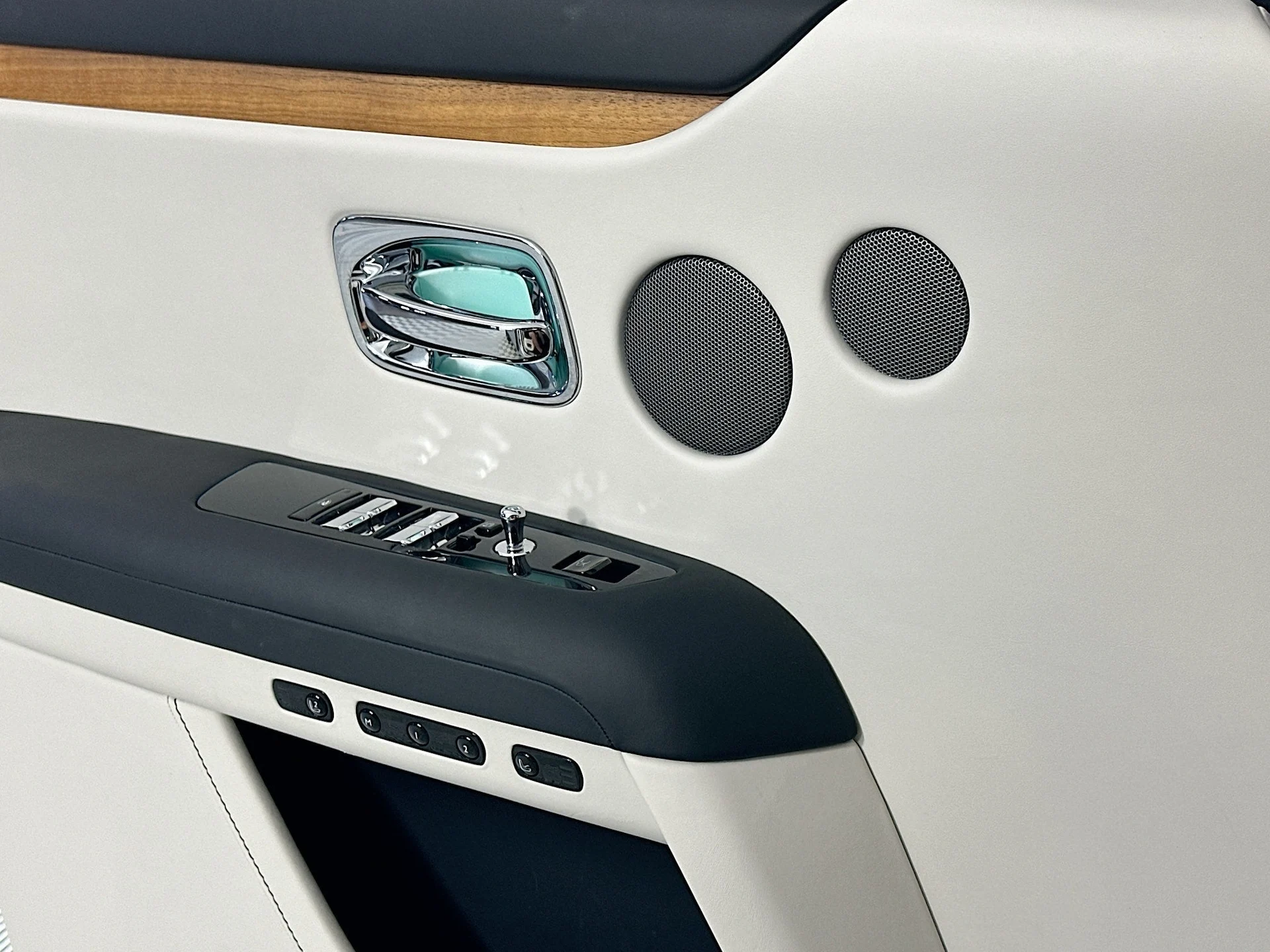 mph017_644378889_18_5bc0c98f6a