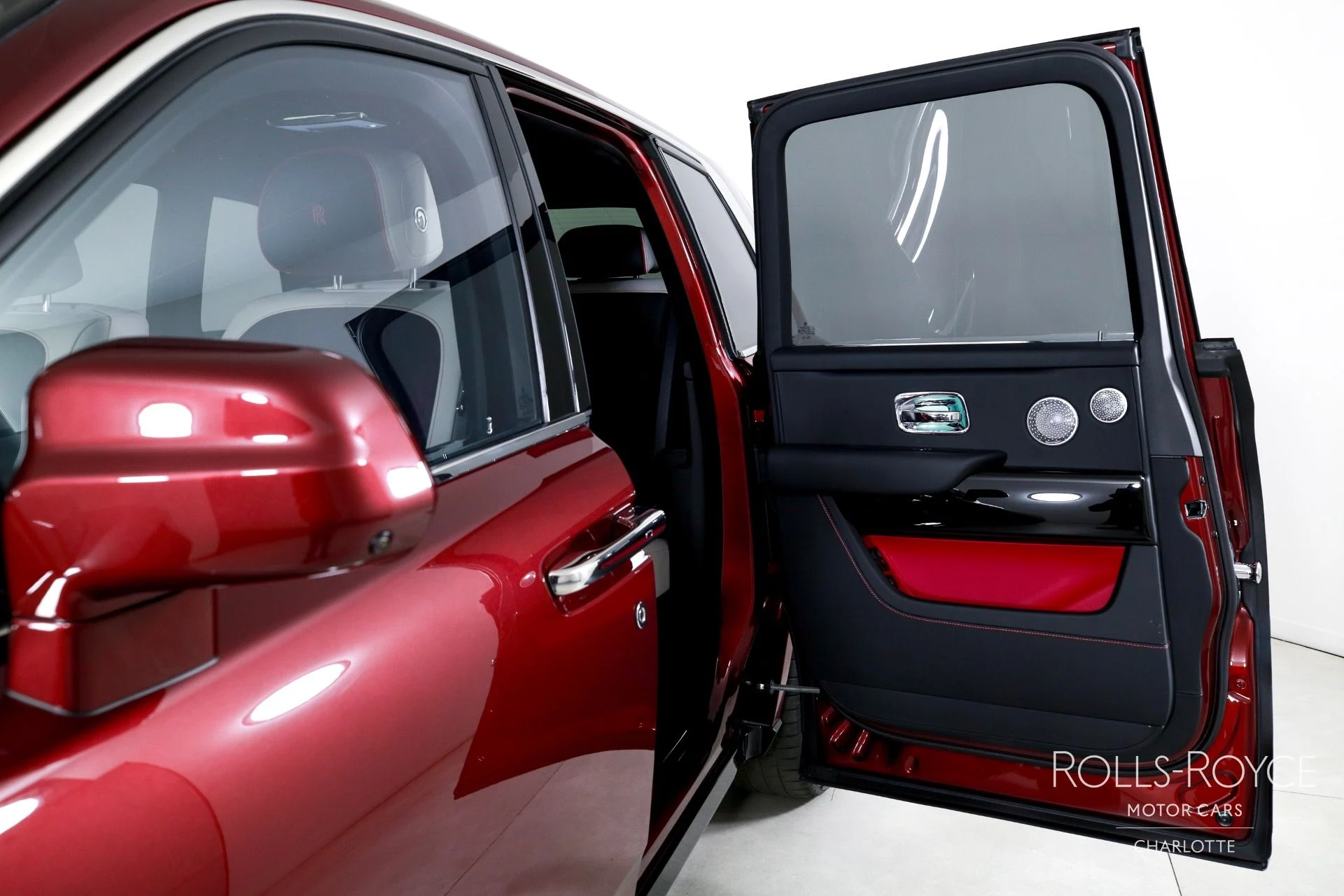 mph017_644452404_Used_2025_Rolls_Royce_Cullinan_1757533744_023c69d49c