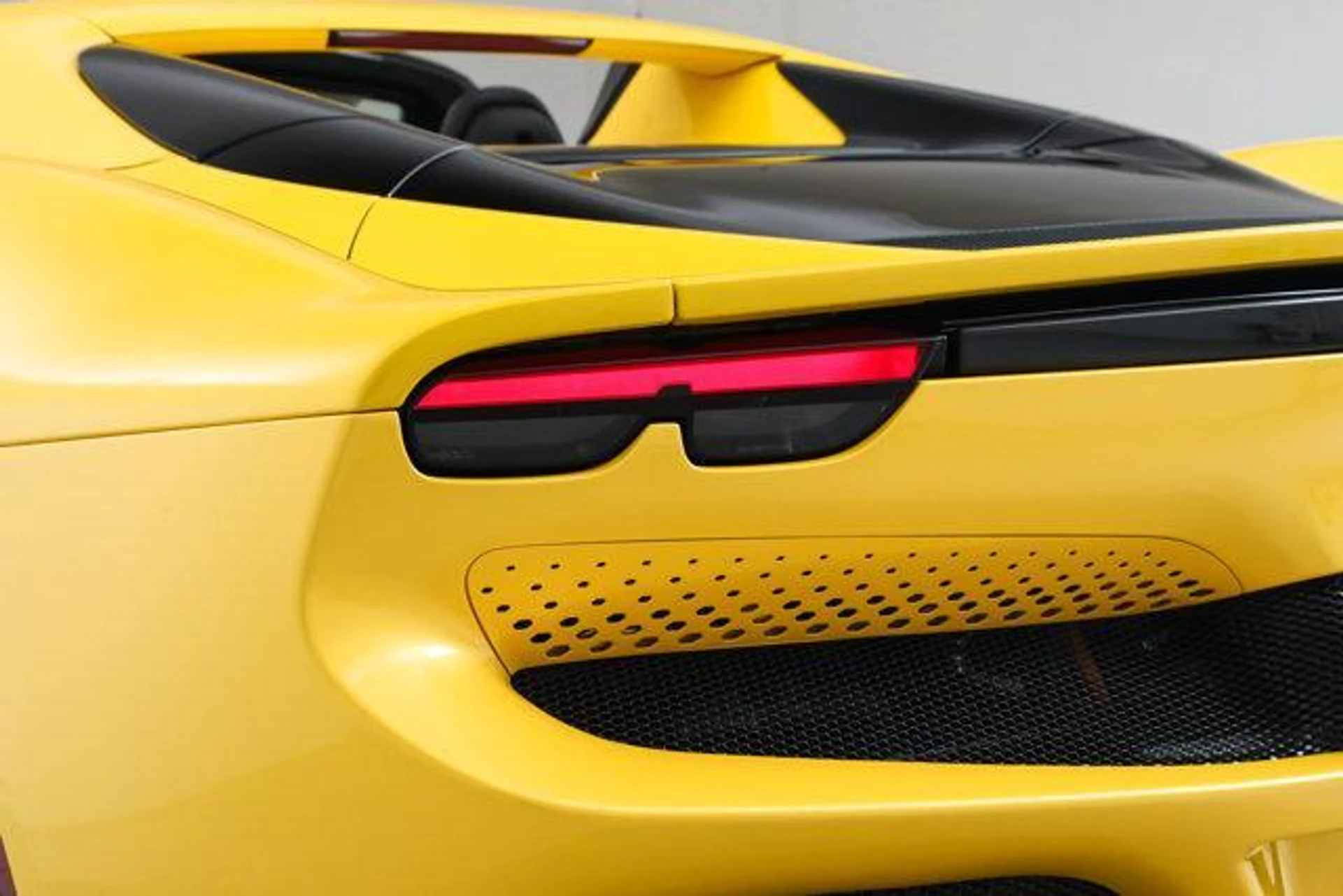 mph017_648755431_IQ_Jd_Dk_BDBUC_Zp1n_Z_Eiuri_Ui5g_SI_bd49306906