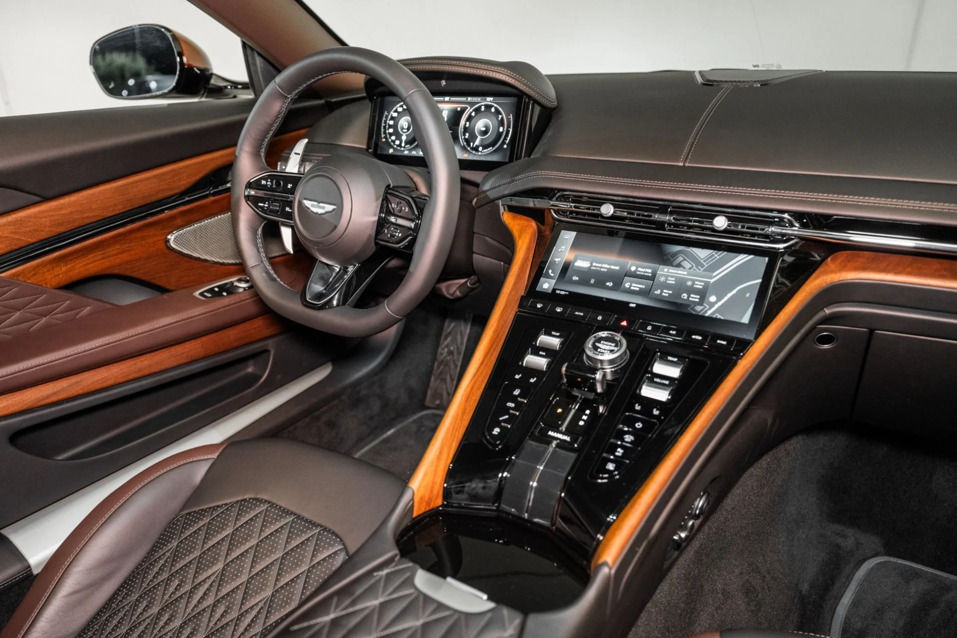 mph017_649143136_Used_2025_Aston_Martin_DB_12_Coupe_1748960287_824eb304cf