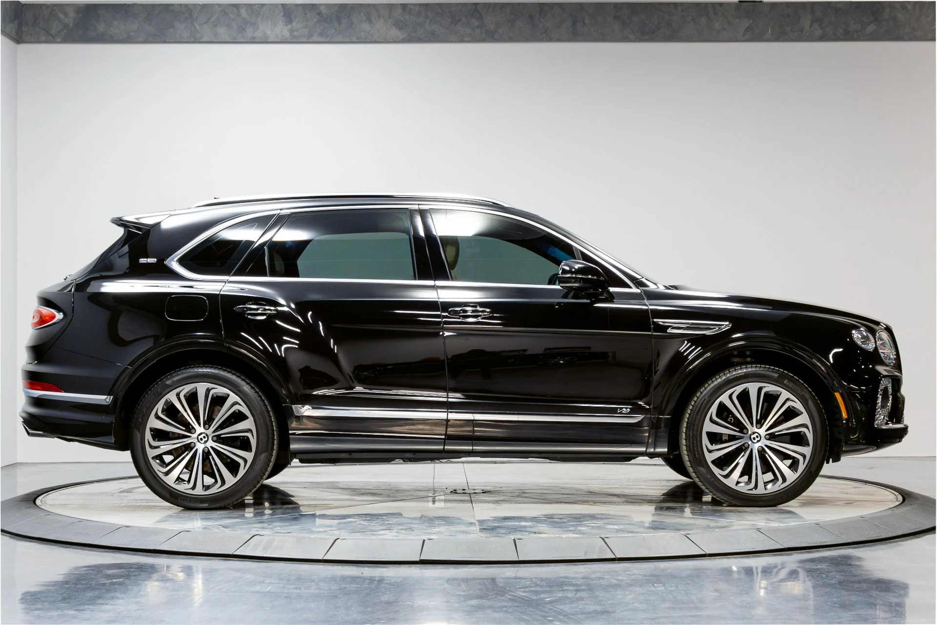 mph017_651450117_Used_2021_Bentley_Bentayga_V8_First_Edition_1776782316_47df3f1fc9