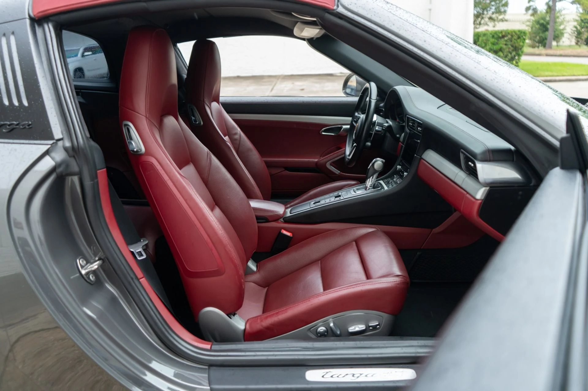 mph017_66662698_Used_2017_Porsche_911_Targa_4_S_1788300872_d1de39c2c6