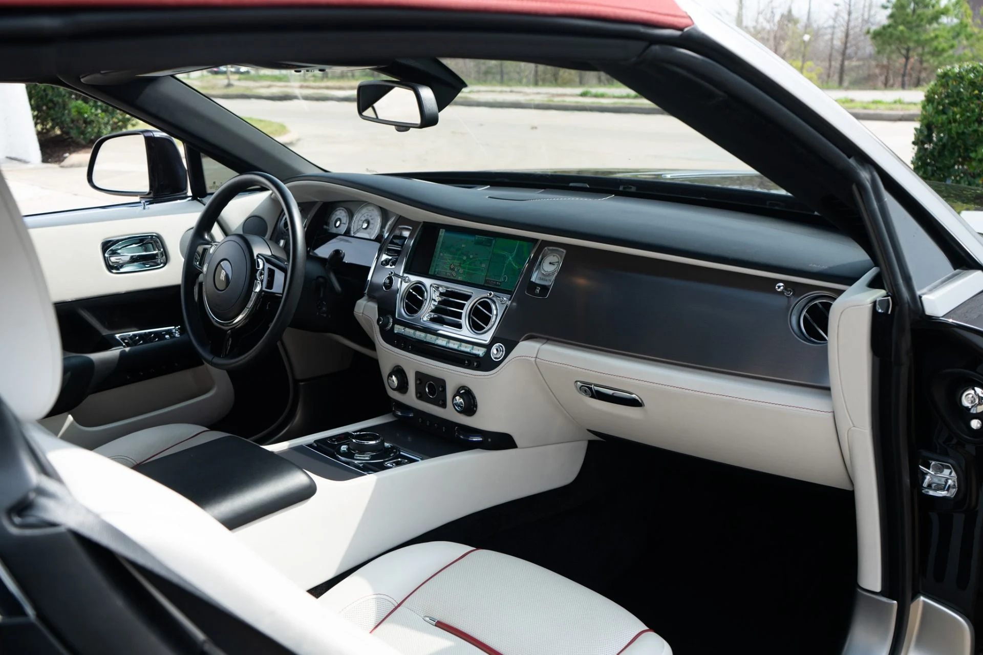 mph017_68136101_Used_2017_Rolls_Royce_Dawn_1771784248_98f755a79b