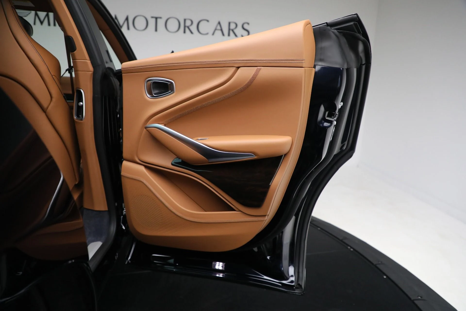 mph017_69454781_New_2025_Aston_Martin_DBX_707_2b44000fcb