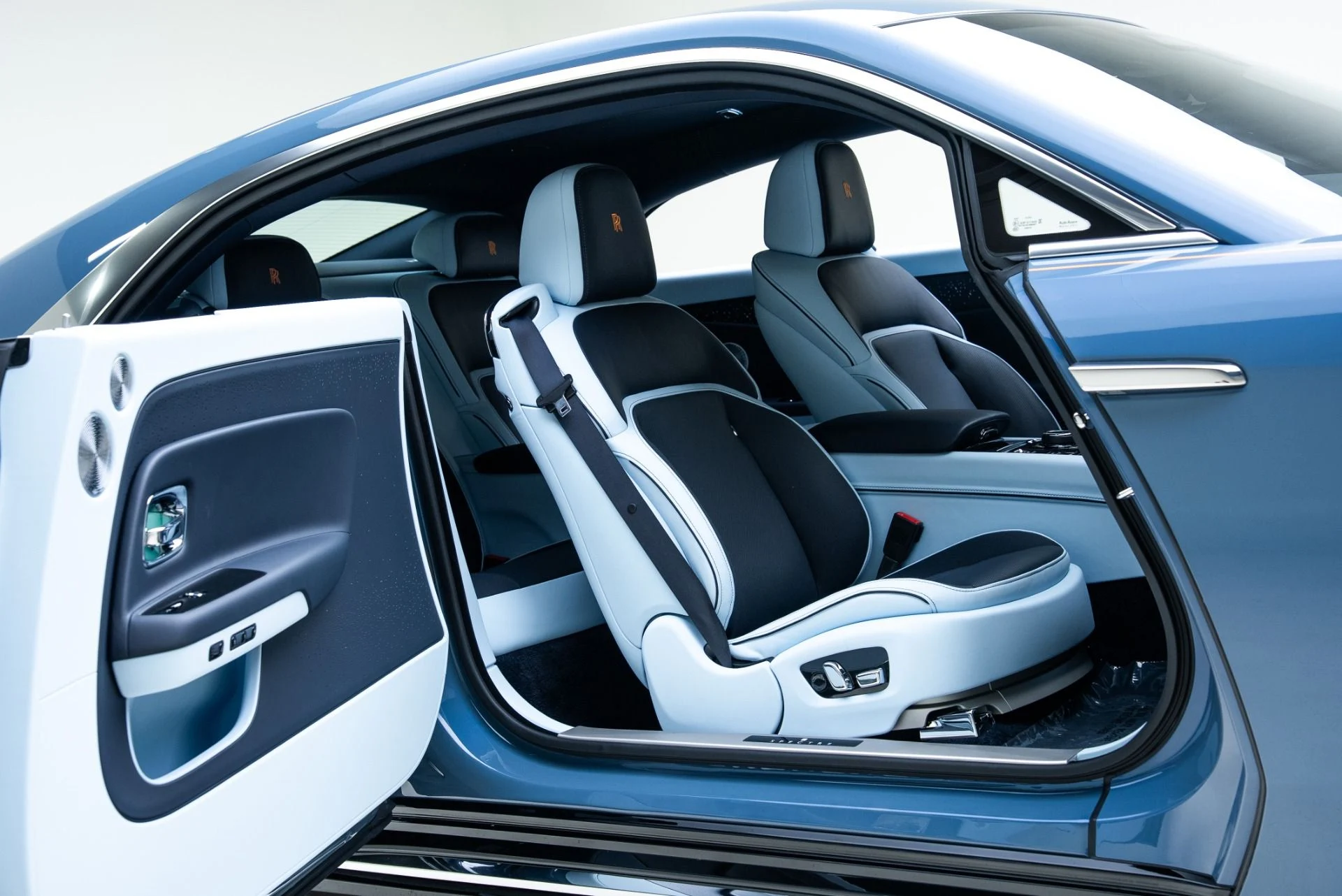 mph017_700748487_Used_2024_Rolls_Royce_Spectre_1775065047_145e874e48