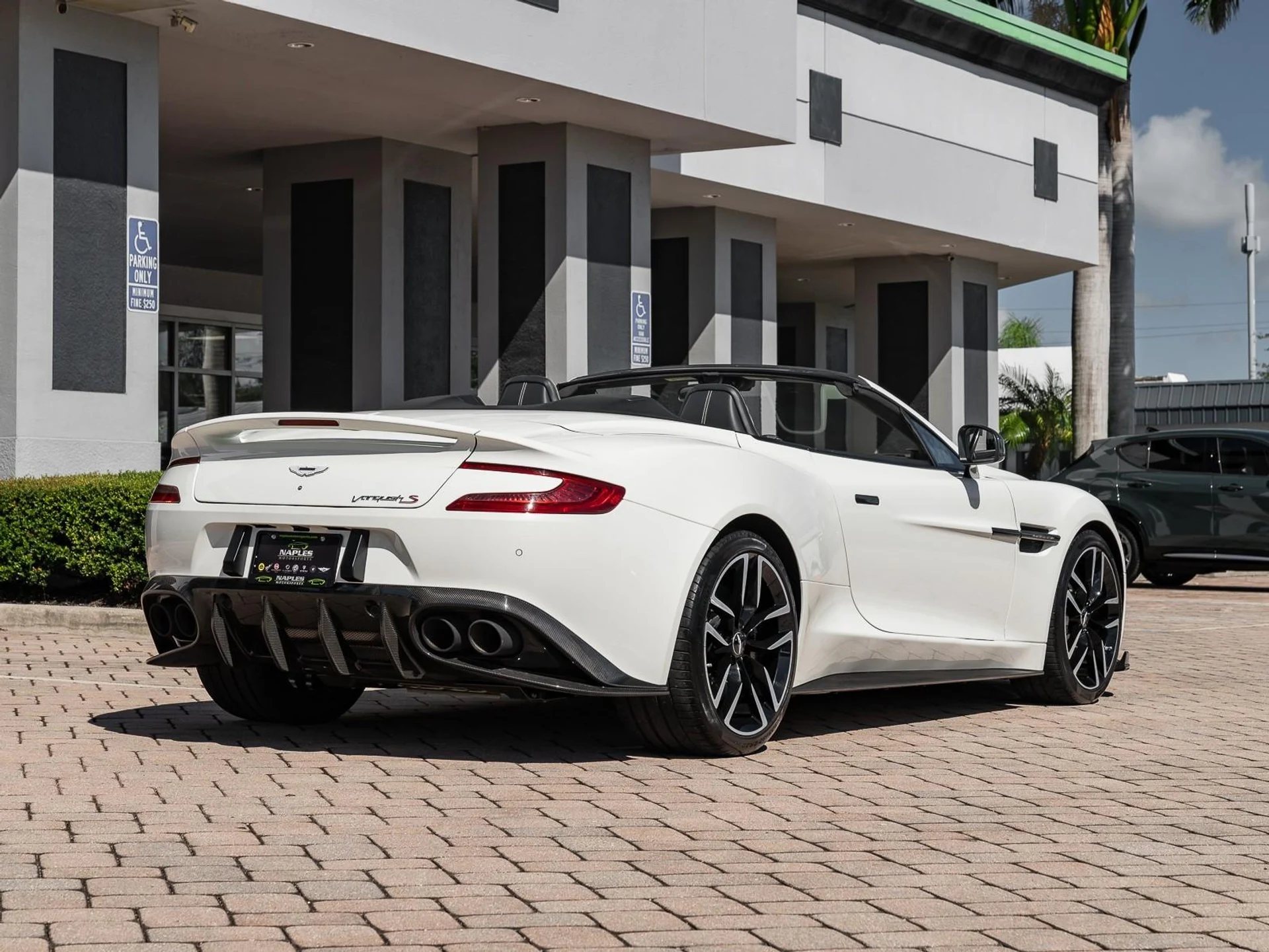 mph017_7038004_Used_2018_Aston_Martin_Vanquish_S_1759353657_2d849a0707