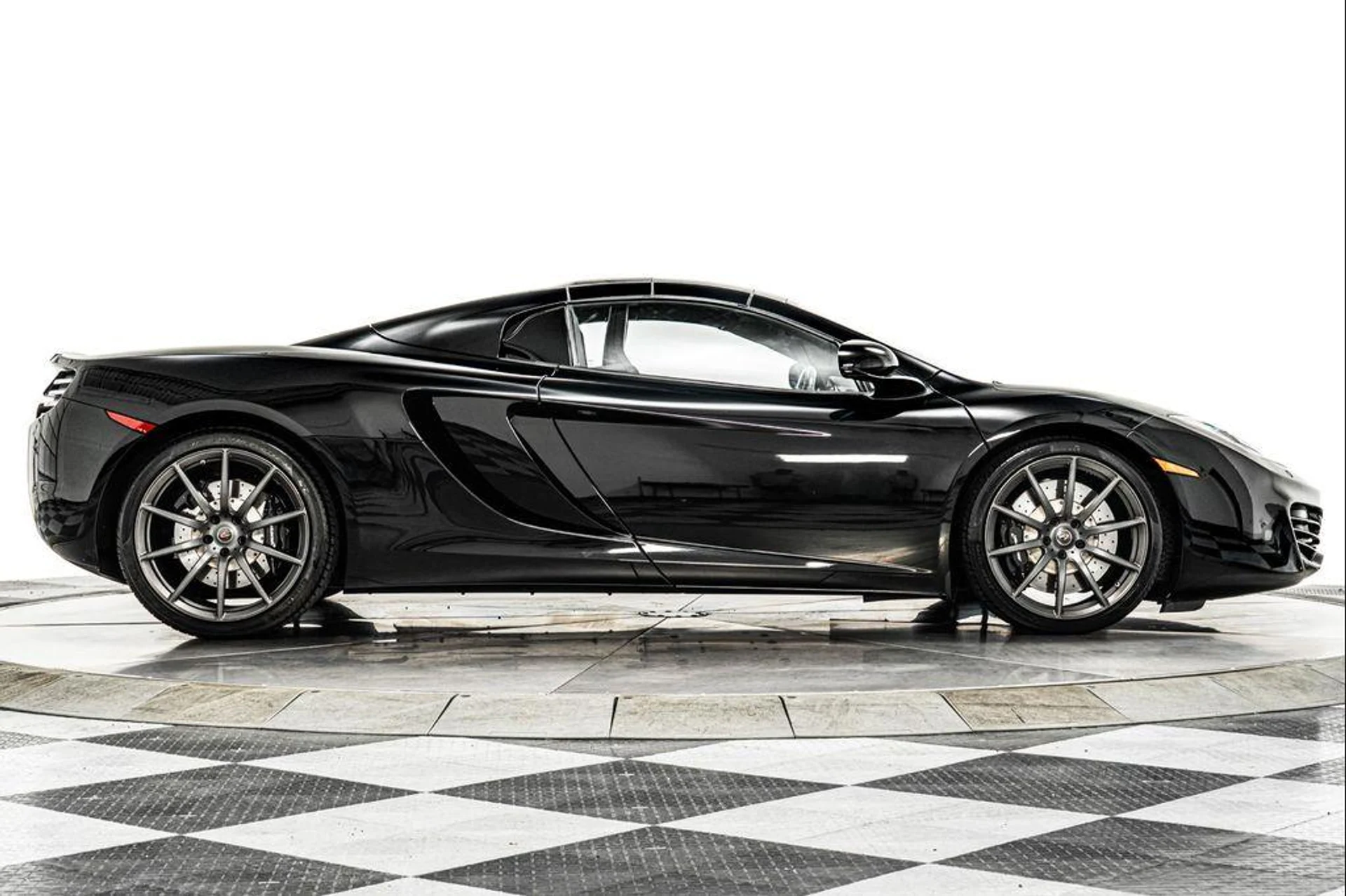 mph017_705753956_vu_Yl_Qkg0r1q_Dc_Nzkp_IJ_11m_Grmc_b4da20b804