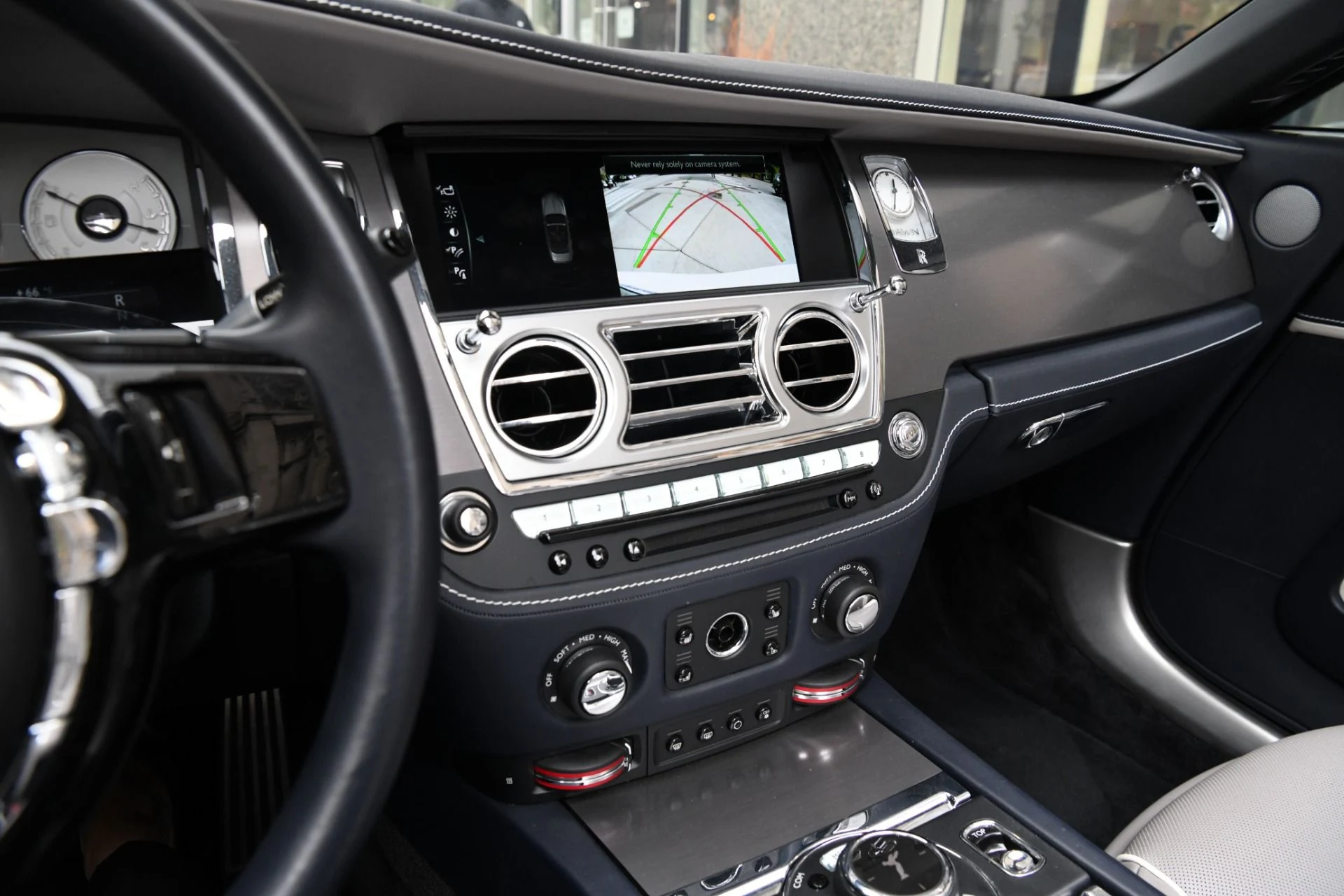 mph017_710046734_9708_p19_l_af54d303b7