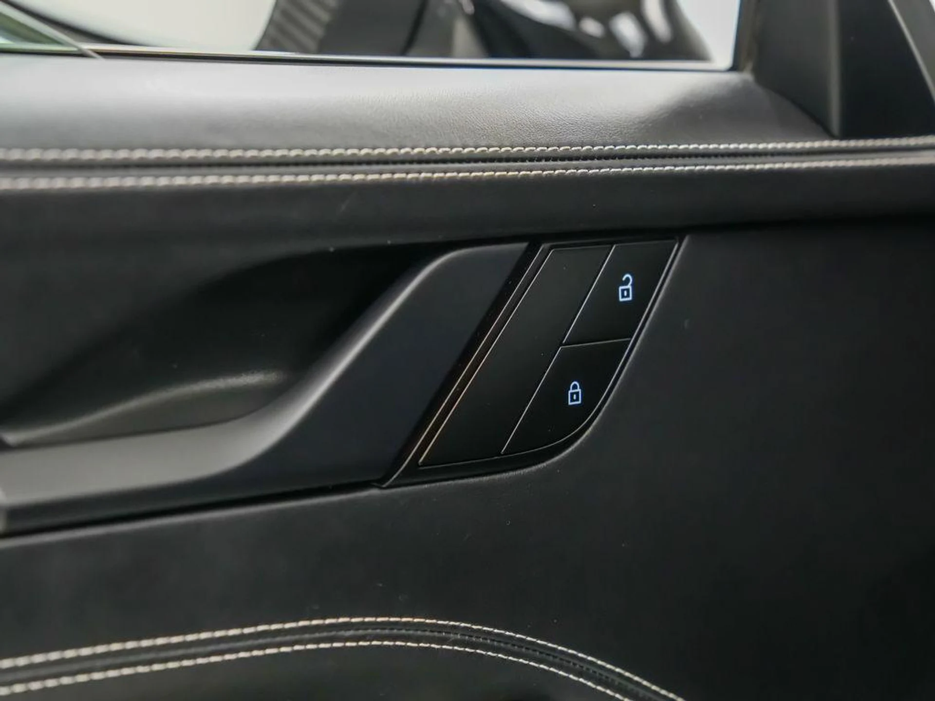 mph017_76897181_kug_U_Jb18drsep_R0w8dw2y_Cc6fo0_850a2c7fb7