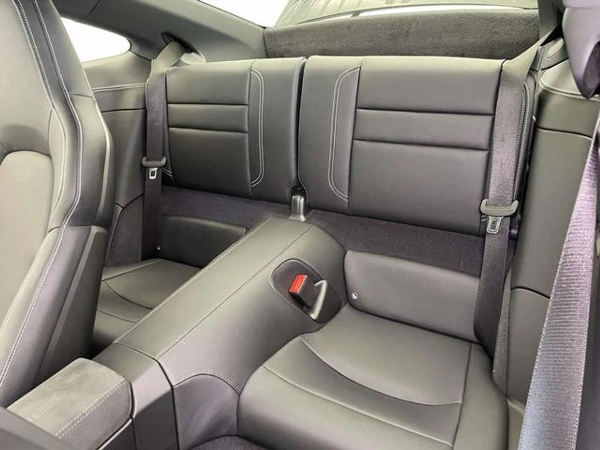 mph017_780903612_Cj_Rb_Uzi_YN_Lu6_W_Anek2h_O_Pom_W40c_29d60abff5