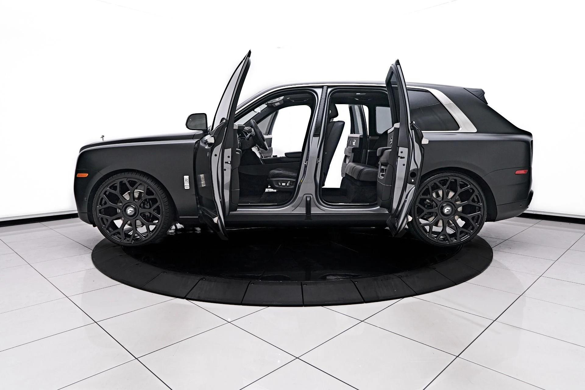 mph017_789219210_Used_2023_Rolls_Royce_Cullinan_Base_1756252206_9a5b1f8ded