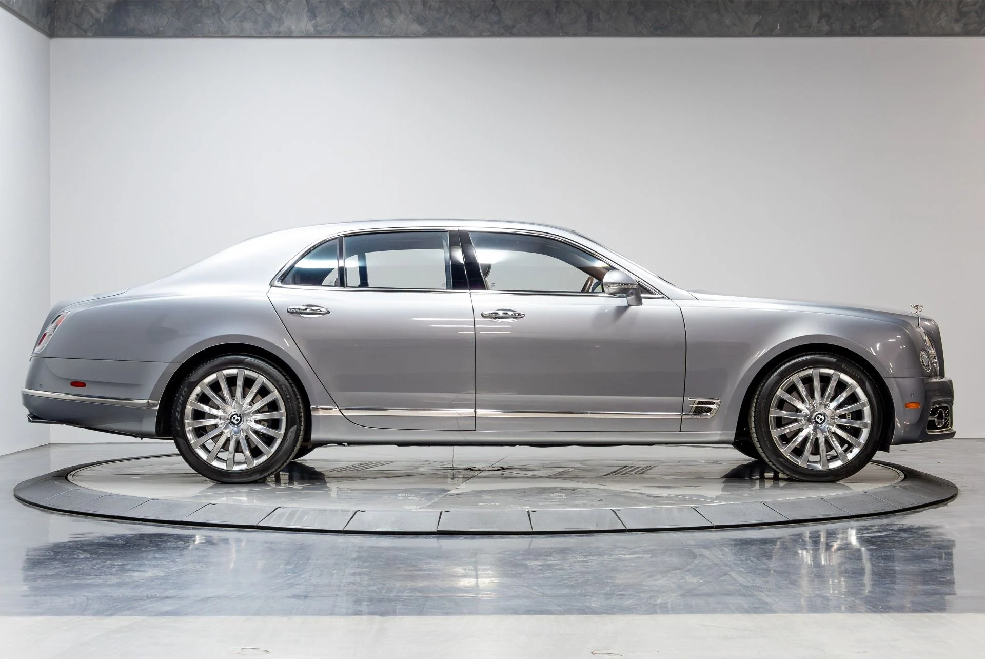 mph017_790248138_Used_2017_Bentley_Mulsanne_Speed_1775685979_d1bb6e5300